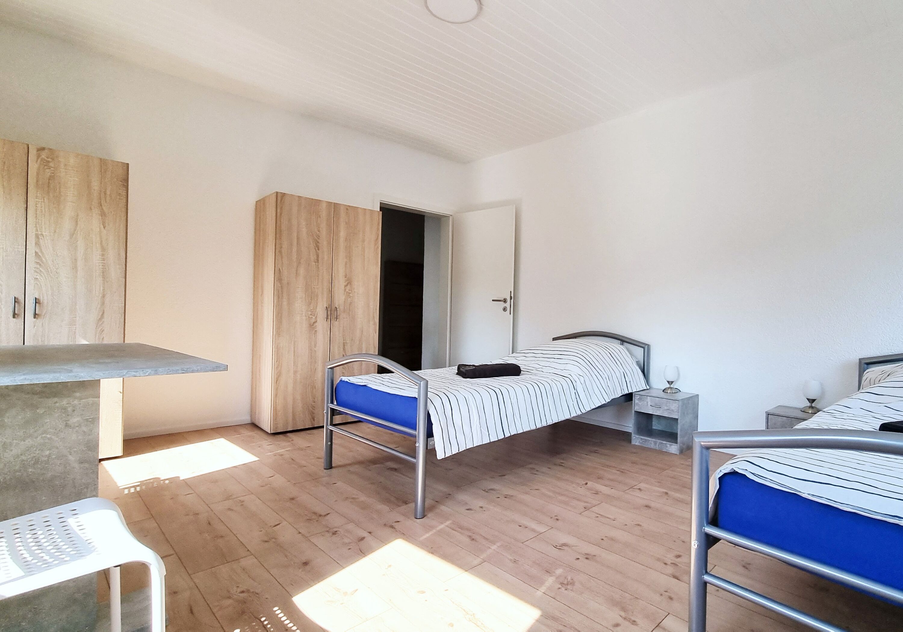 Monteur-Zimmer - Mündersbach - Sofort frei ! Frisch saniert, 6 Betten, reichlich Parkplätze