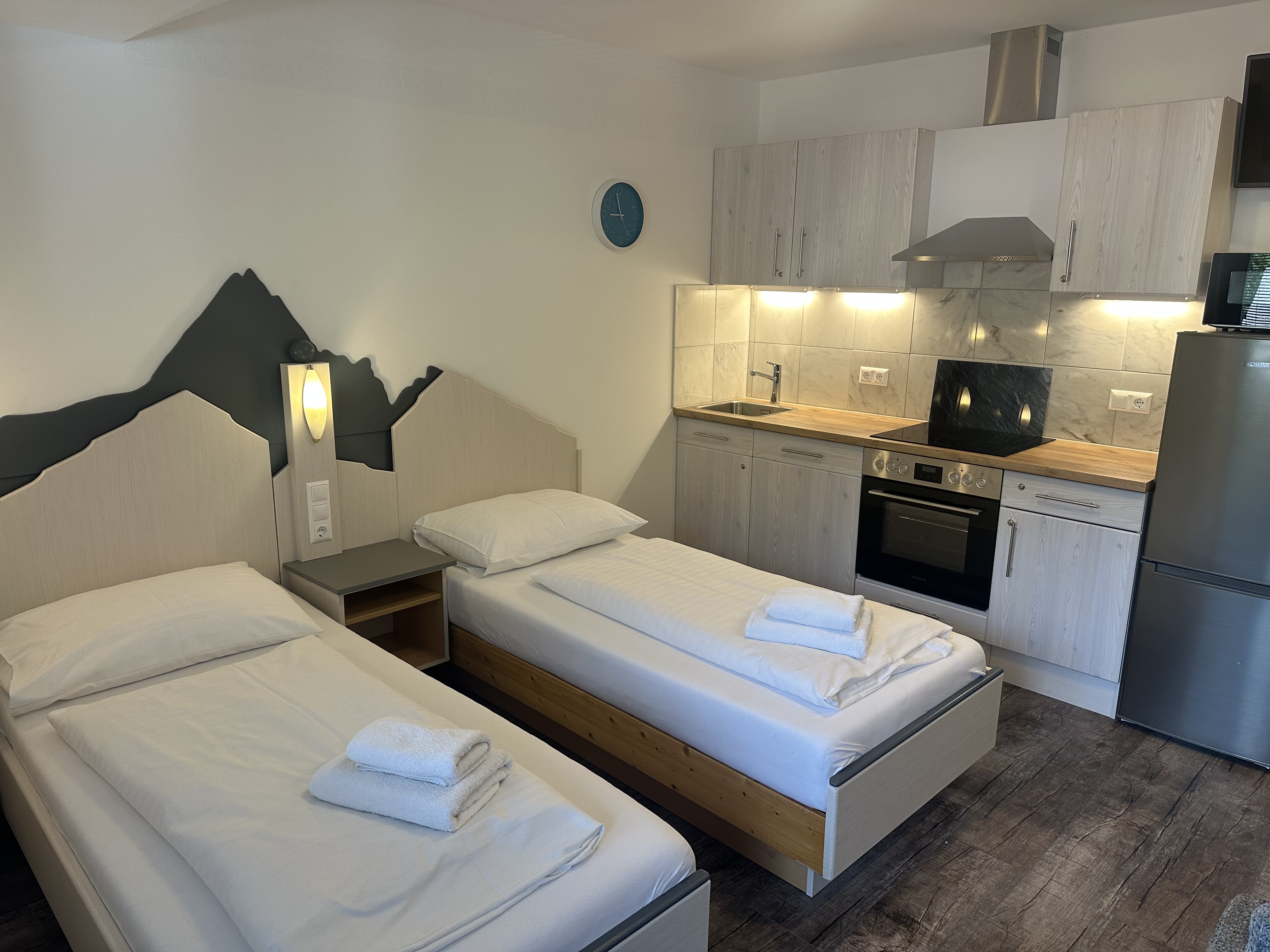 Monteur-Zimmer - Lienz (Lienz) - Getrennte Betten (auch als Doppelbett möglich) - OneRoom Apartment XS