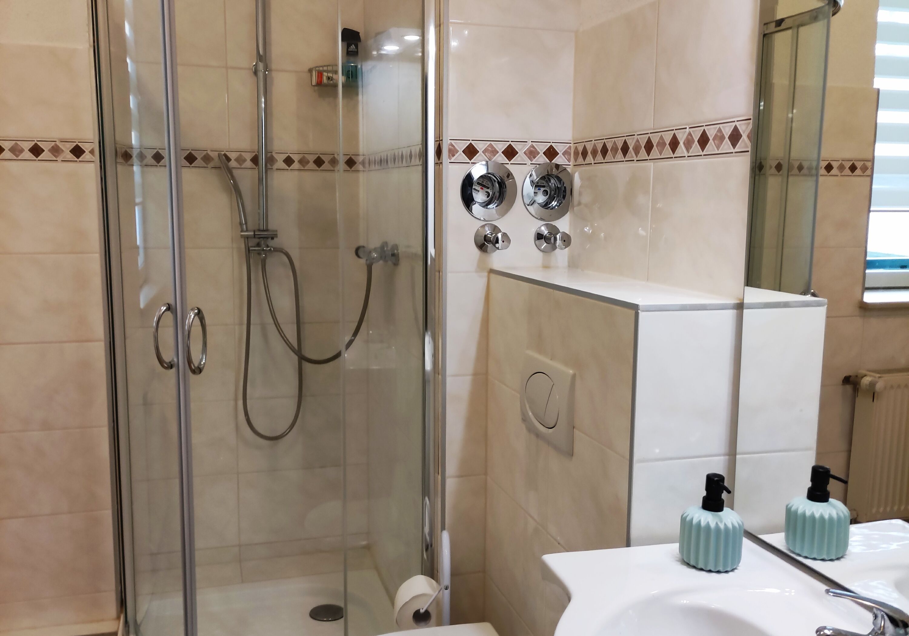 Monteur-Zimmer - Gera - Komfortable Wohnung (95 m2) zu vermieten