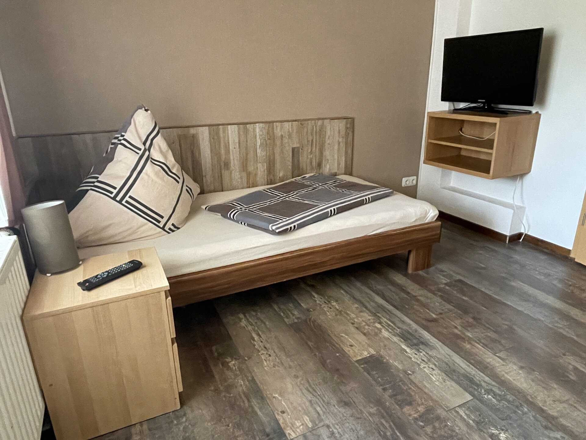 Monteur-Zimmer - Preis pro Nacht - Algermissen - Monteurzimmer Vater