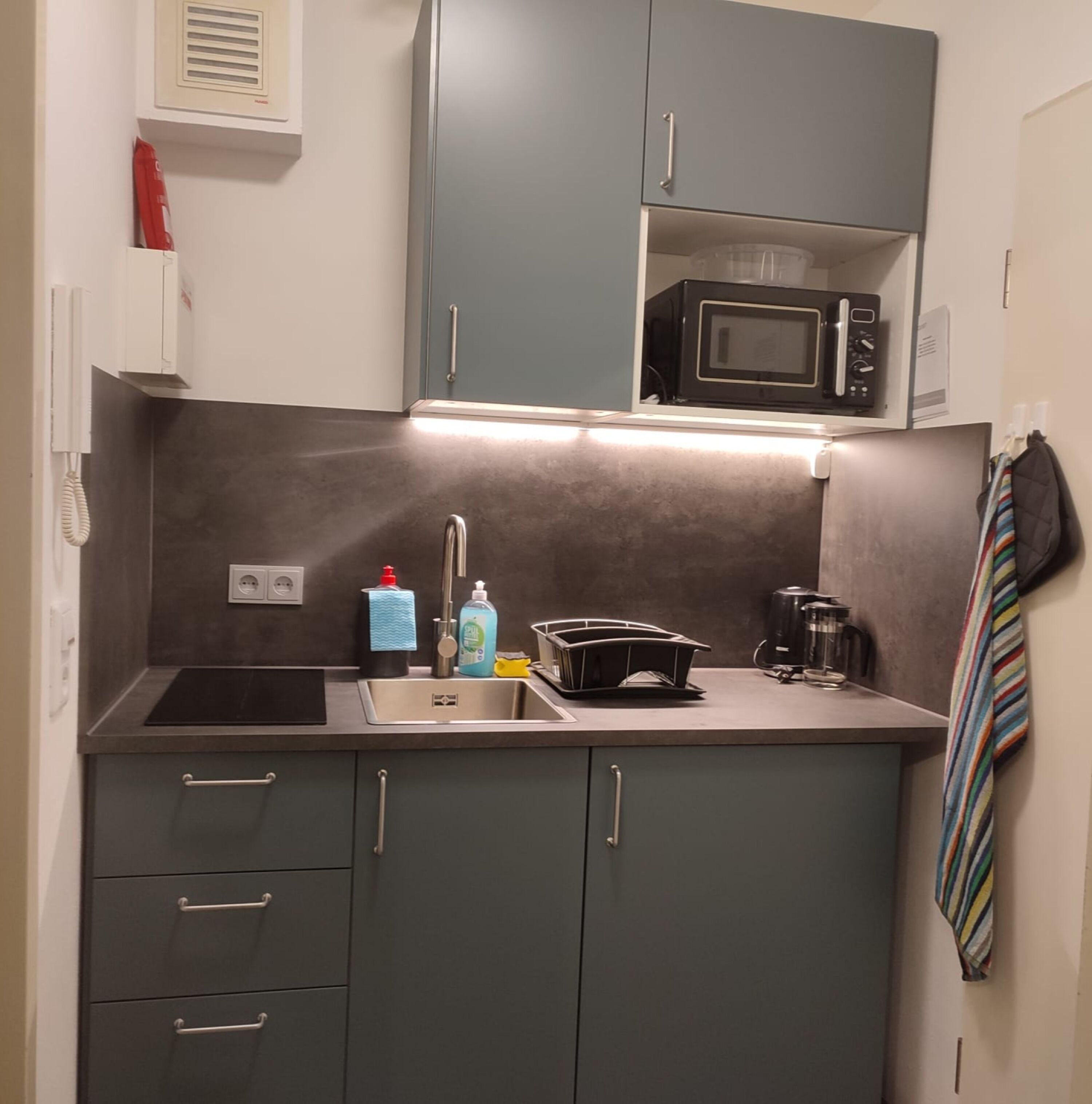 MonteurZimmer: Charmantes kleines Appartment mit Balkon