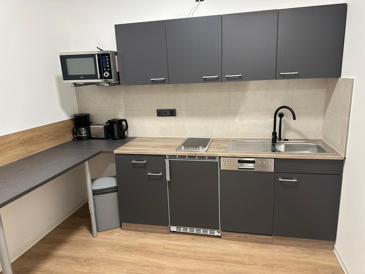 MonteurZimmer: Hive Apartments - an der B6 Giesen (20 min zur Messe)