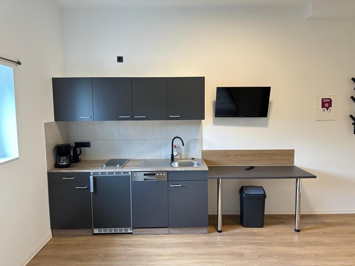 MonteurZimmer: Hive Apartments - an der B6 Giesen (20 min zur Messe)