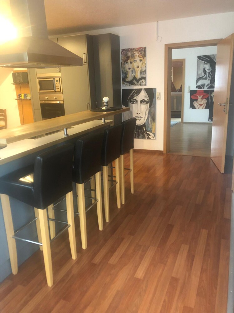 MonteurZimmer: Ferienwohnung Marberth Wallbox-Wifi-Parkplätze-Küche