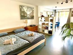 MonteurZimmer: Schöne helle Souterrain-Wohnung