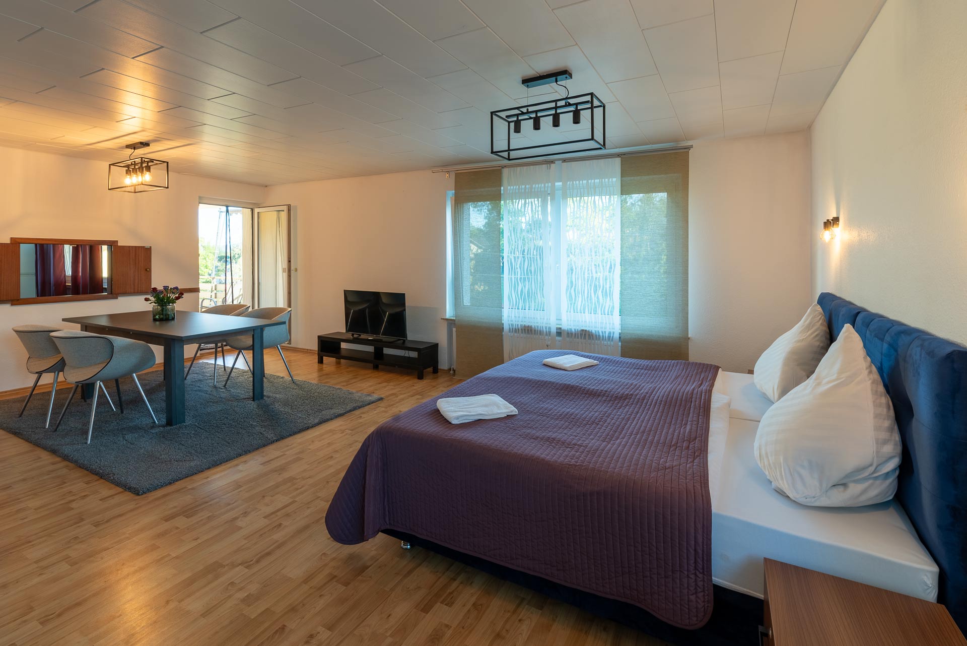 MonteurZimmer: Monteur BNB UG