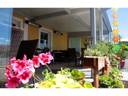 Monteur-Zimmer - Österreich - Frühstück im Wintergarten  - Pension Raabtal