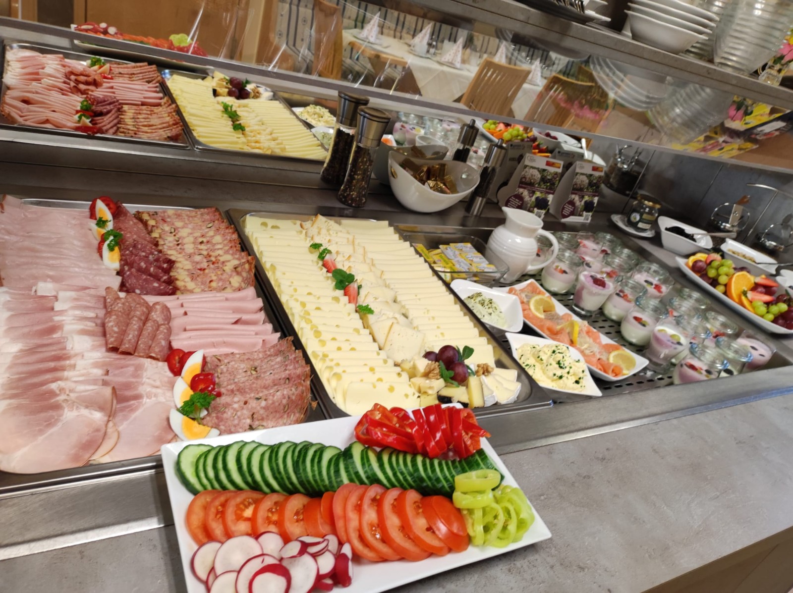 Monteur-Zimmer - Herd - Oberdrosen - Frühstück Buffet ab 06:00 Uhr  - Pension Raabtal