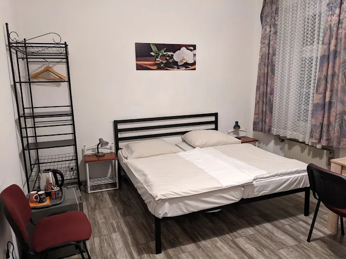 Monteur-Zimmer - München - Pension Locarno