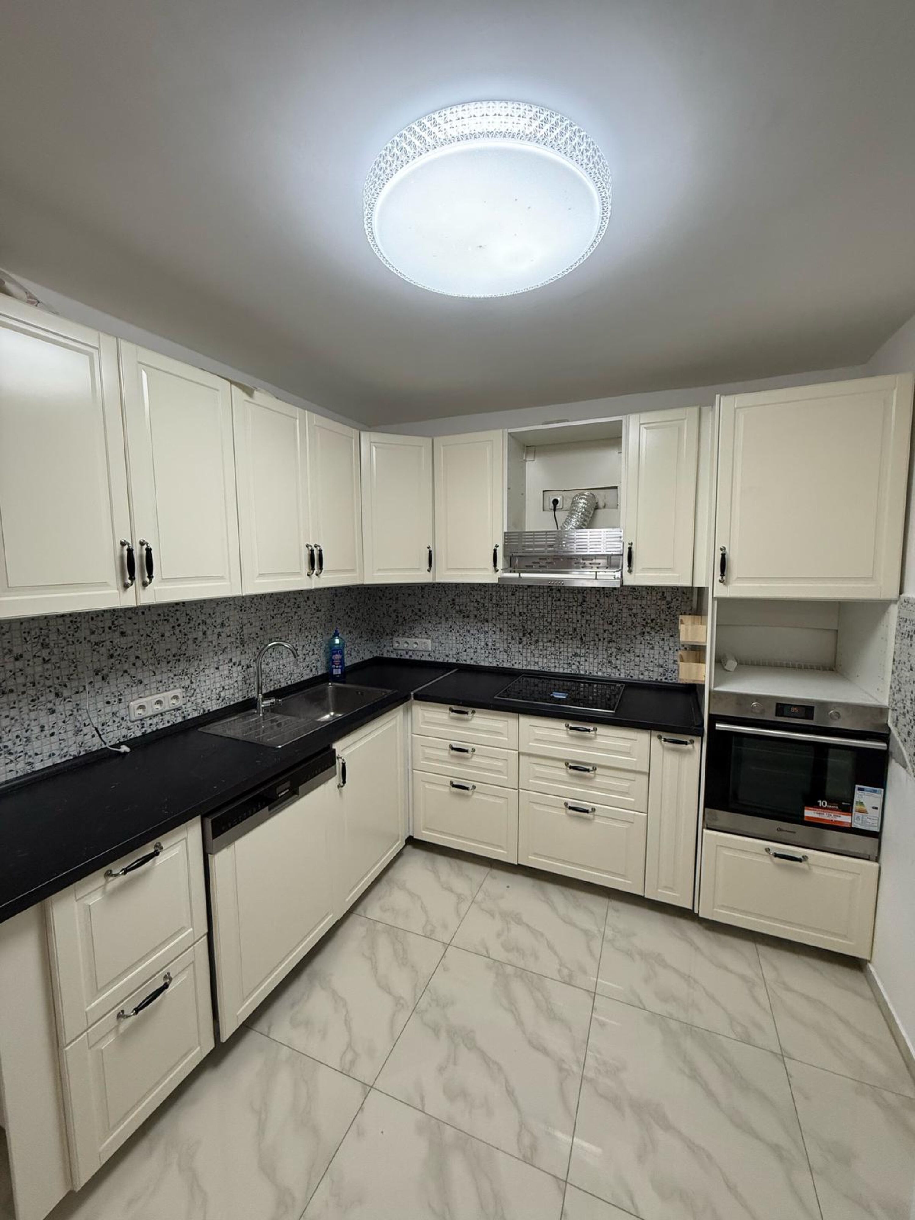 Monteur-Zimmer - München - Großzügiges Haus mit Garten separater 2-Zimmer-Wohnung