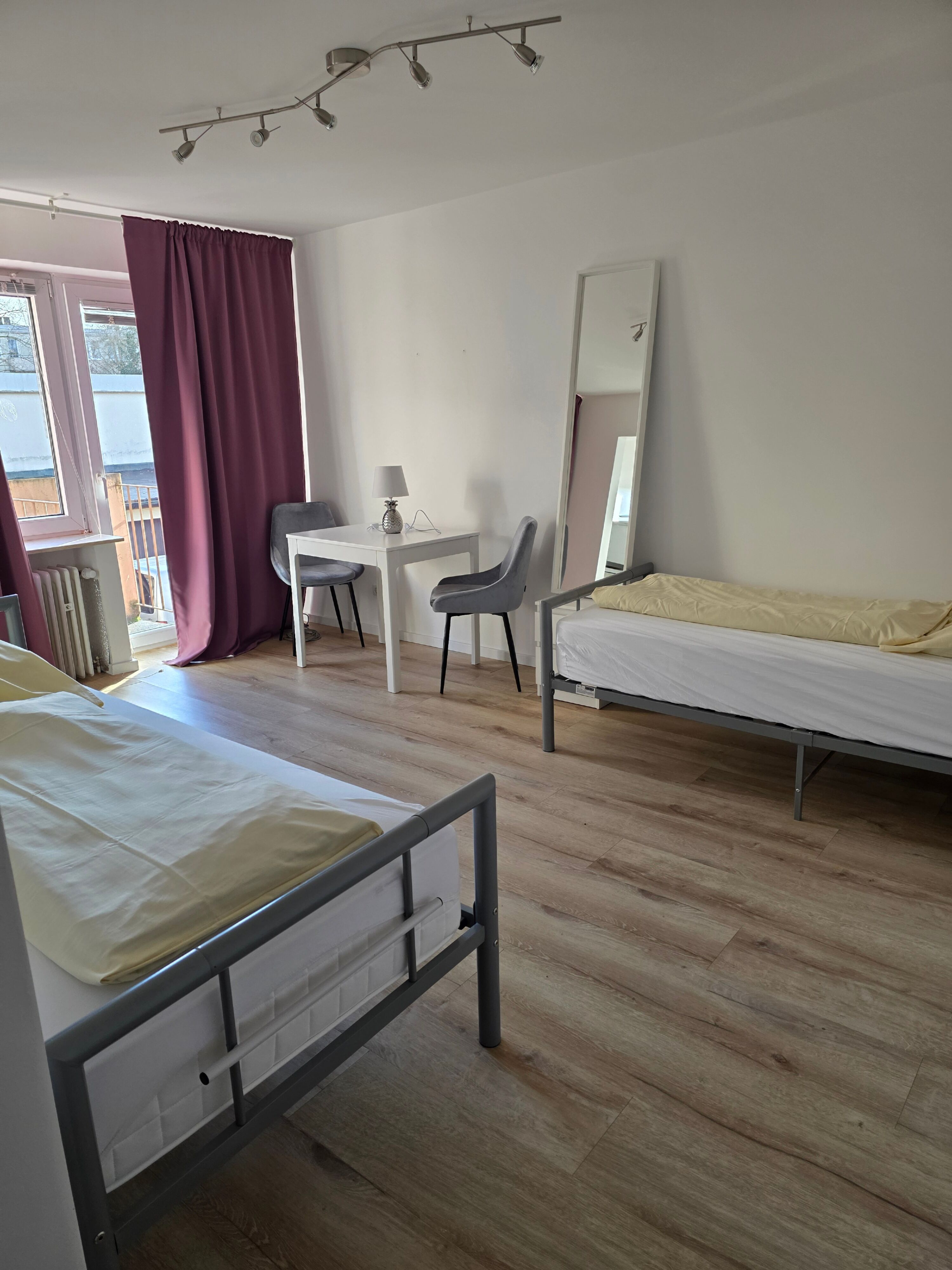 Monteur-Zimmer - München - Appertments von 2 Bis 7 Personen.