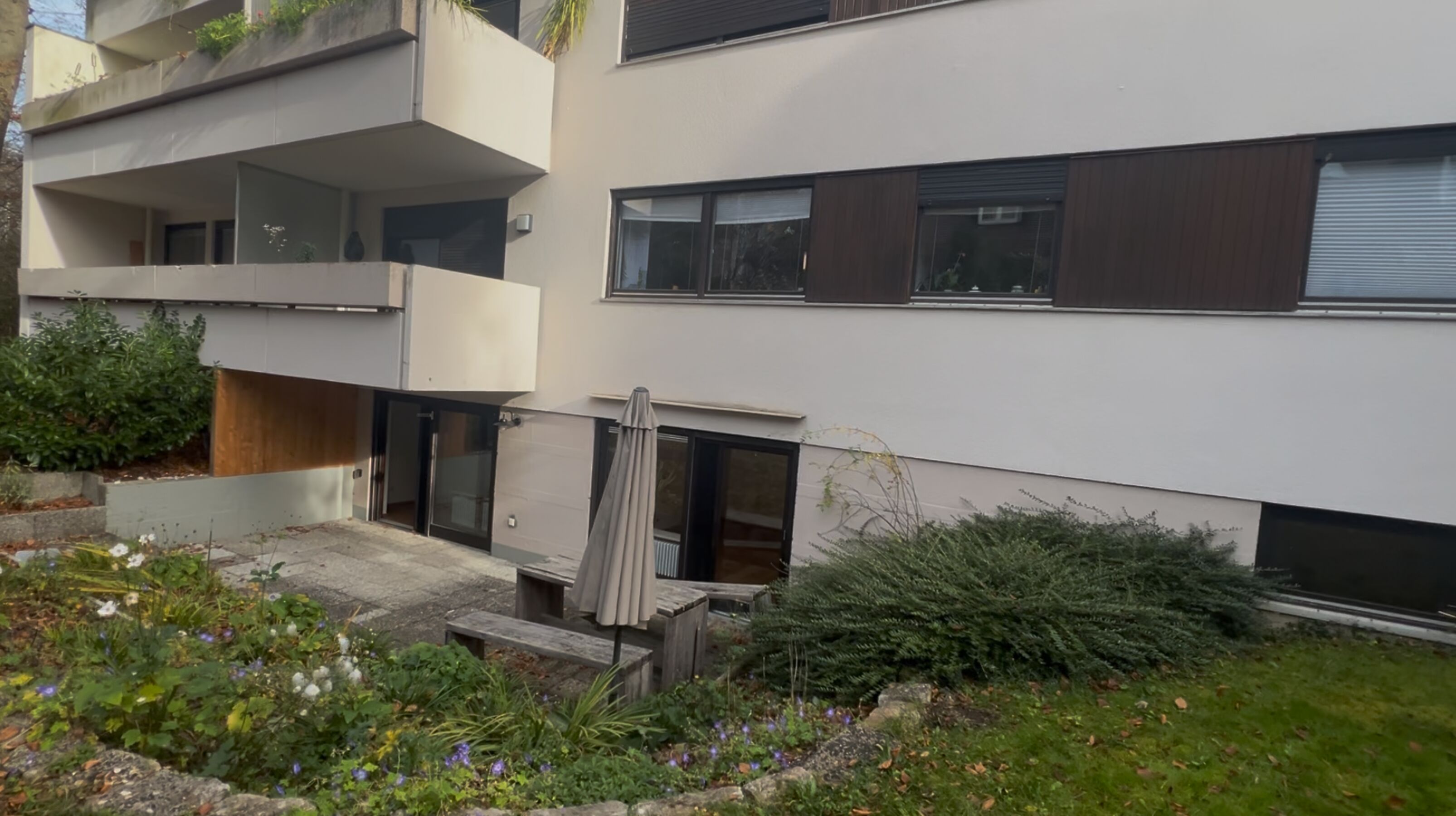 Monteur-Zimmer - München - Appartement mit Wohnküche+ Bad + Terrasse + Garten mit Sauna