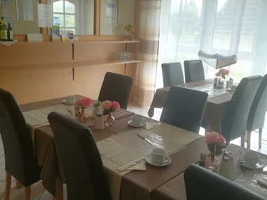 MonteurZimmer: Claudia Krobath