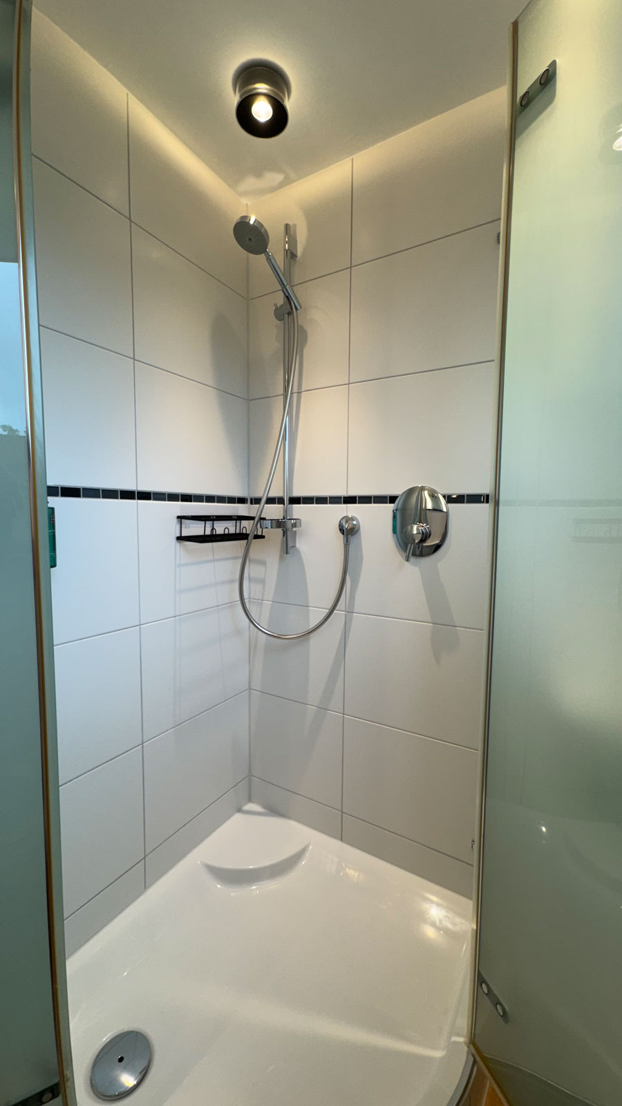 MonteurZimmer: Dusche - Apartment Köln Bonn DeLux Burgblick