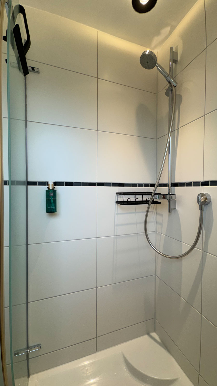 MonteurZimmer: Dusche - Apartment Köln Bonn DeLux Burgblick