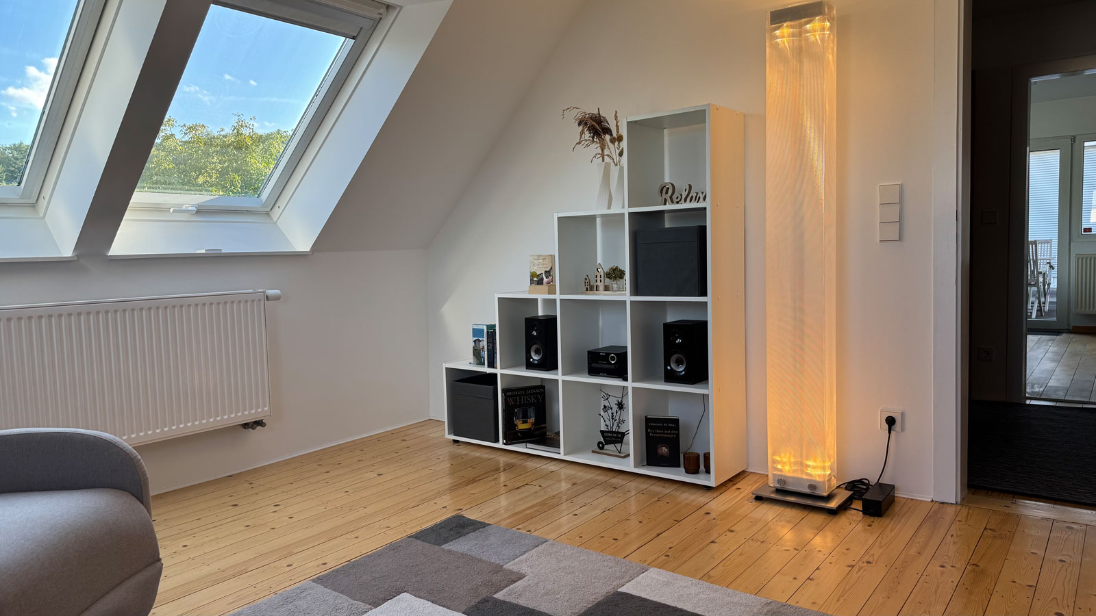 MonteurZimmer: Lese-/Relaxbereich - Apartment Köln Bonn DeLux Burgblick