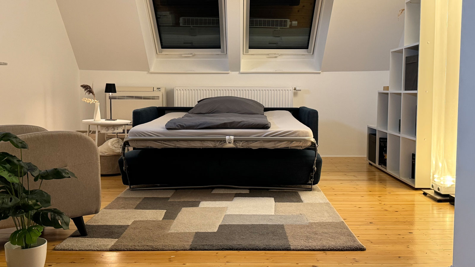 MonteurZimmer: Schlafsofa 140x190cm - Apartment Köln Bonn DeLux Burgblick