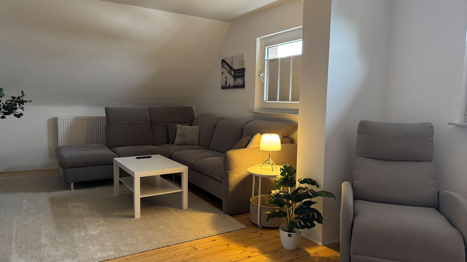 MonteurZimmer: Wohnzimmer - Apartment Köln Bonn DeLux Burgblick