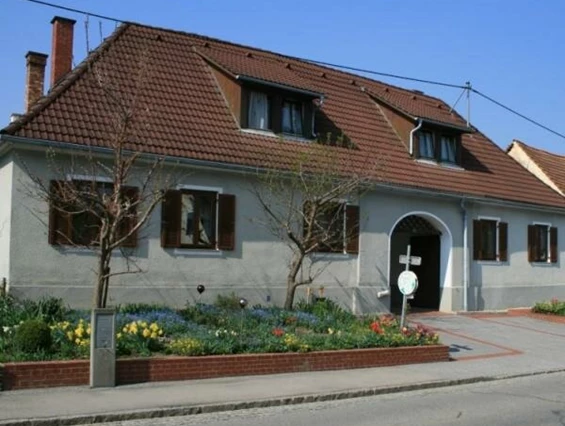 MonteurZimmer: Hermine Riedenbauer