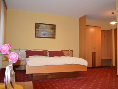 MonteurZimmer: Thermenlandpension Krump