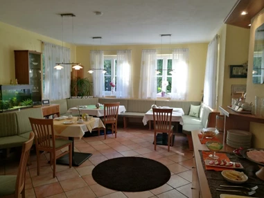 MonteurZimmer: Thermenlandpension Krump