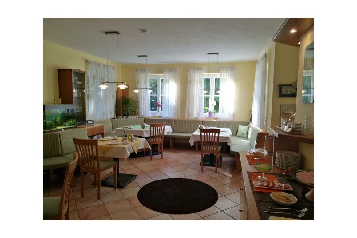 MonteurZimmer: Thermenlandpension Krump