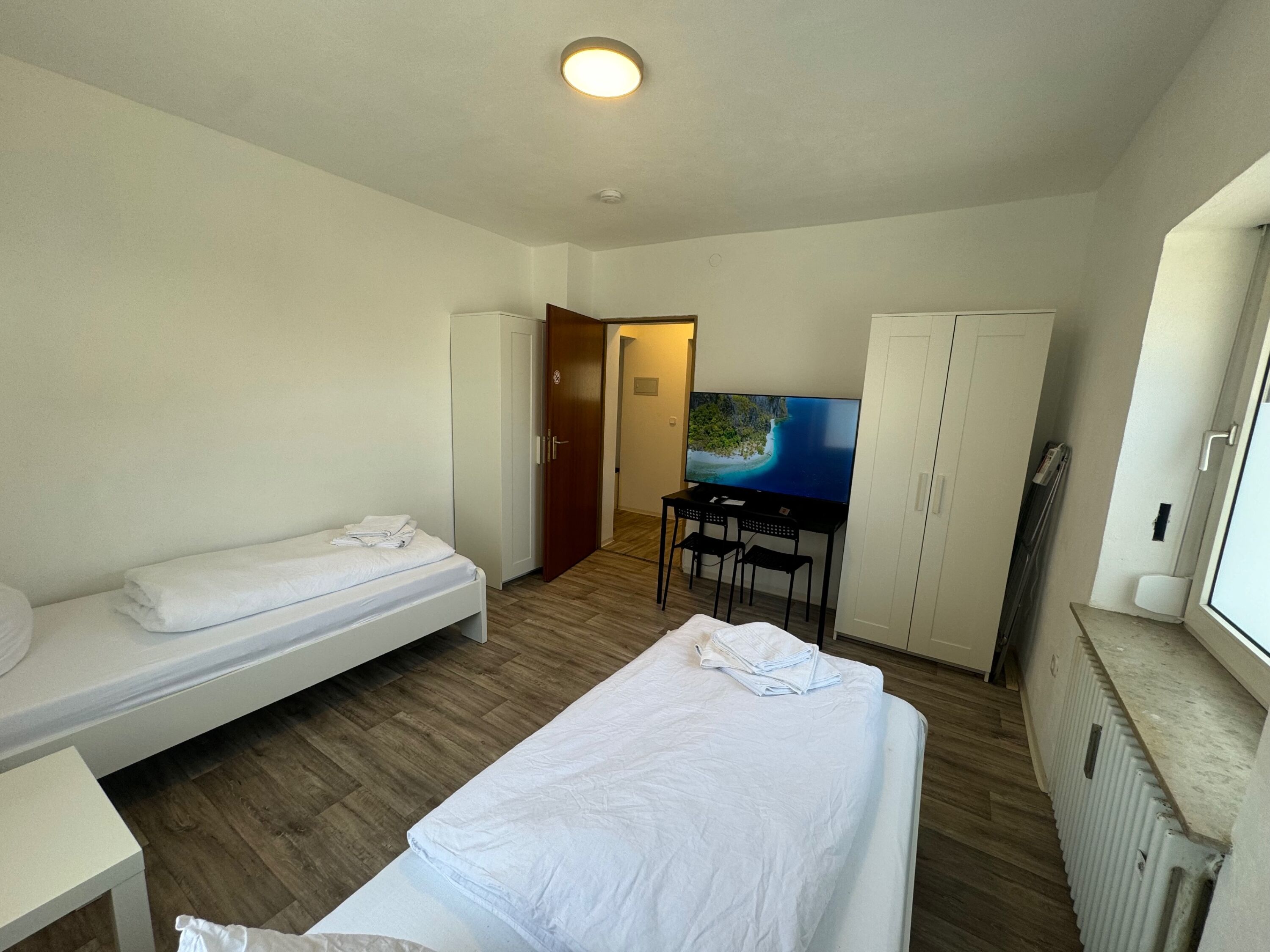 Monteur-Zimmer - Regensburg - Ganze Wohnung + 1.000 MBit Internet + 55 Zoll TV -Regensburg