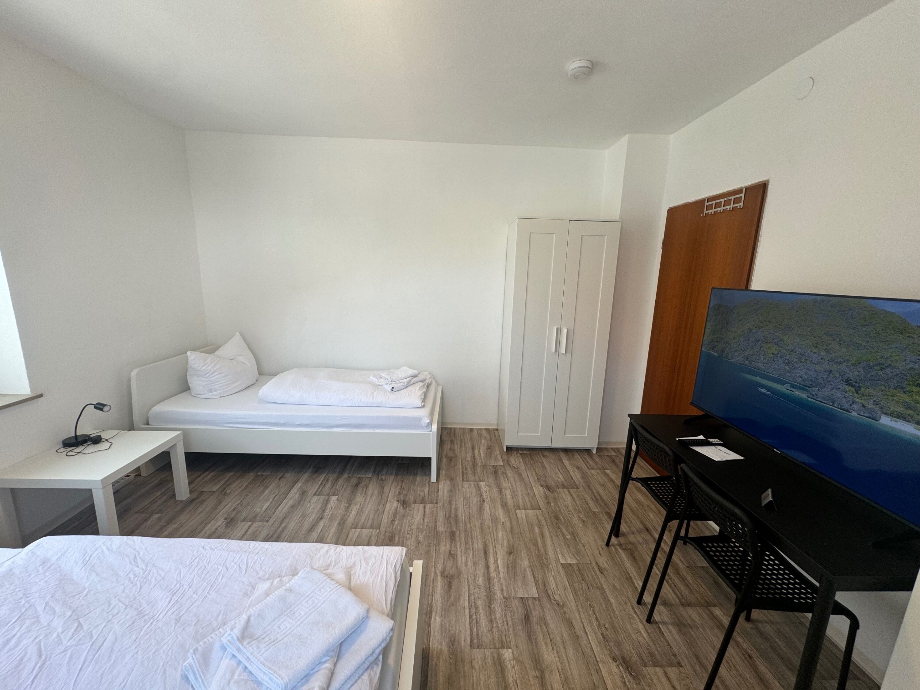 Monteur-Zimmer - Regensburg - Ganze Wohnung + 1.000 MBit Internet + 55 Zoll TV -Regensburg