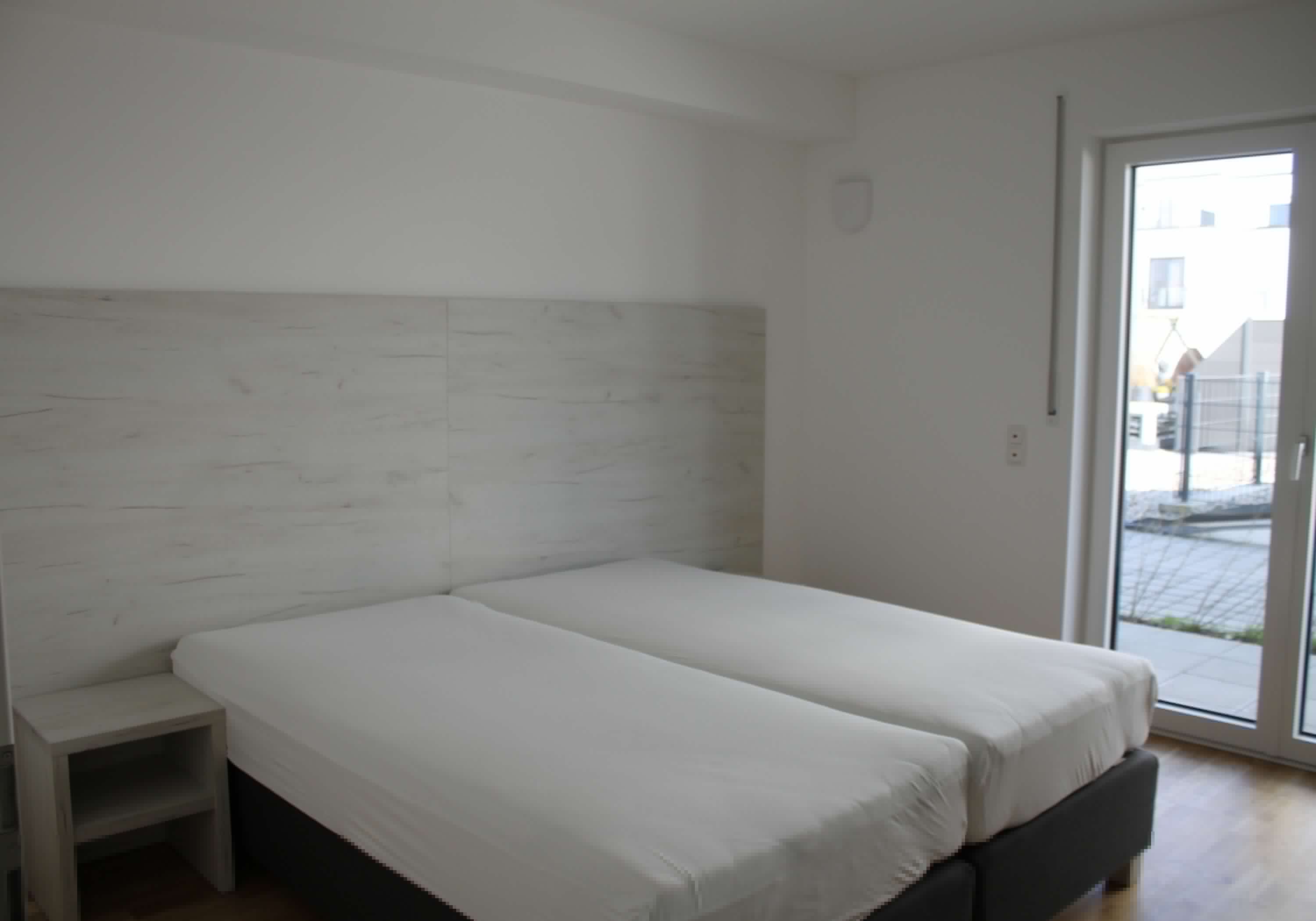 Monteur-Zimmer - Regensburg - 3-Zi-WG- Doppelzi. neu, voll möbliert, Balkon, Garage