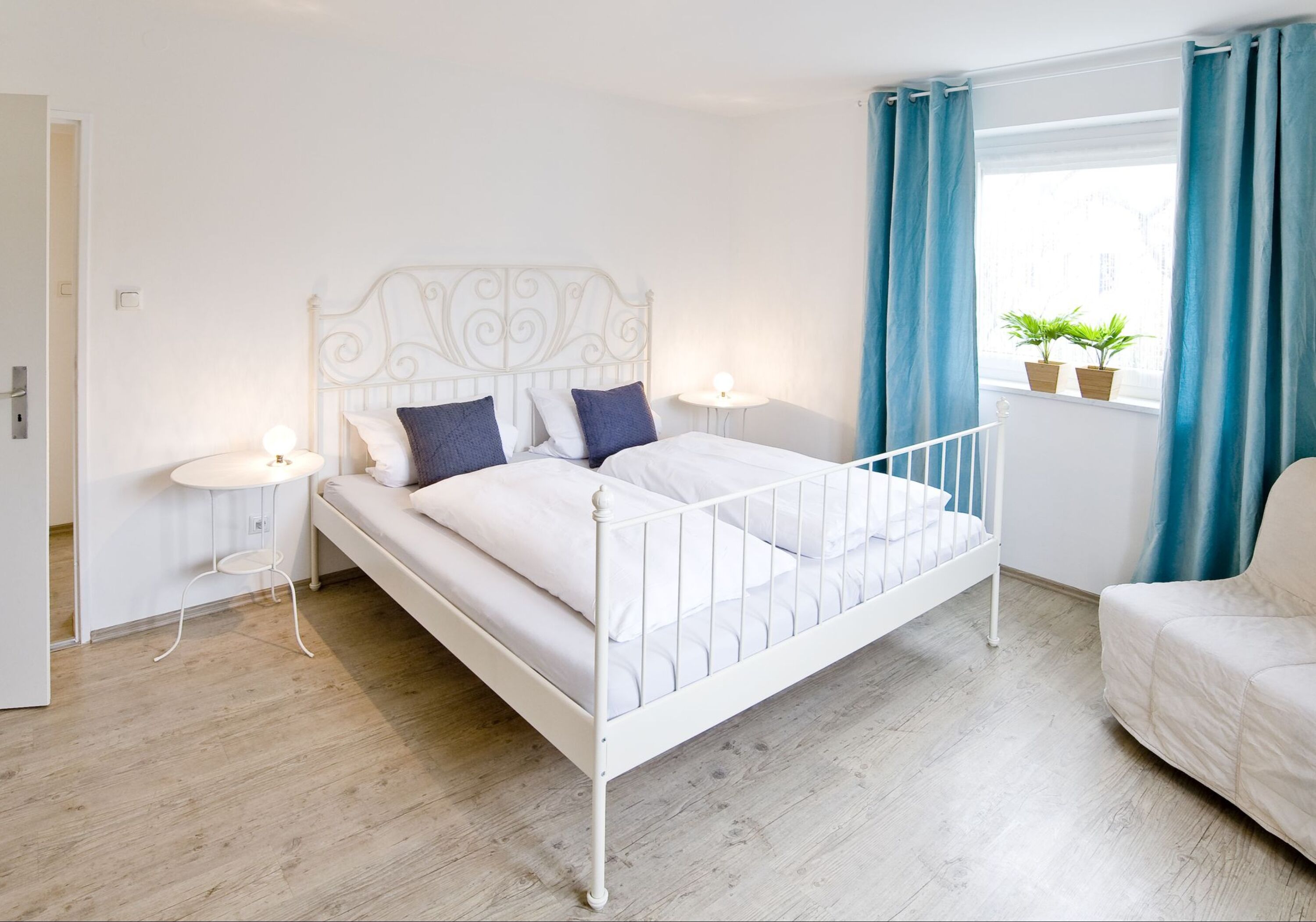 Monteur-Zimmer - Regensburg - Ferienhaus mit 2 separaten 2 Zimmer Wohnungen und Stellplatz