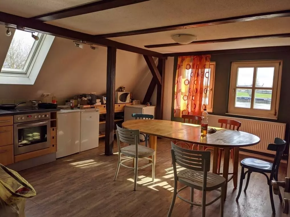 Monteur-Zimmer - Regensburg - Große Dachgeschoss Wohnung am Donauufer für bis zu 9 Personen