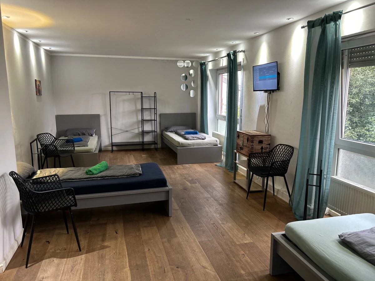 Monteur-Zimmer - Regensburg - OhPardon! BLF: 3 Monteurwohnungen / Einzelbetten / Küche+Bad / Garten