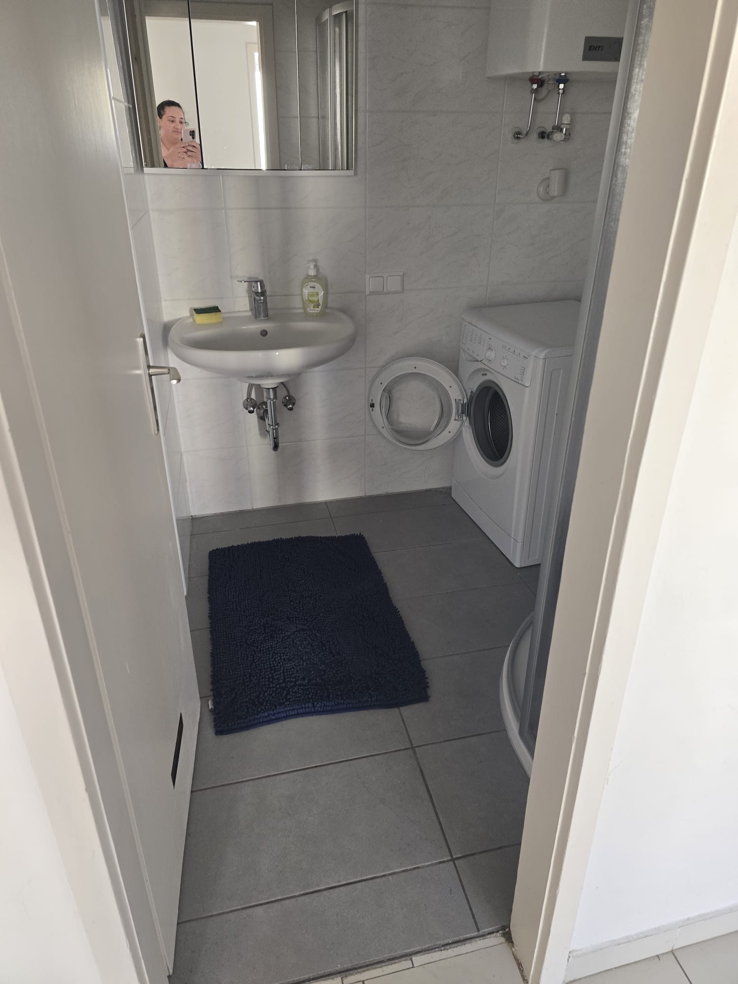 Monteur-Zimmer - Waschmaschine - Badezimmer - Monteur-Arbeiter Wohnung in Gewerbe-und Industriegebiet Nähe