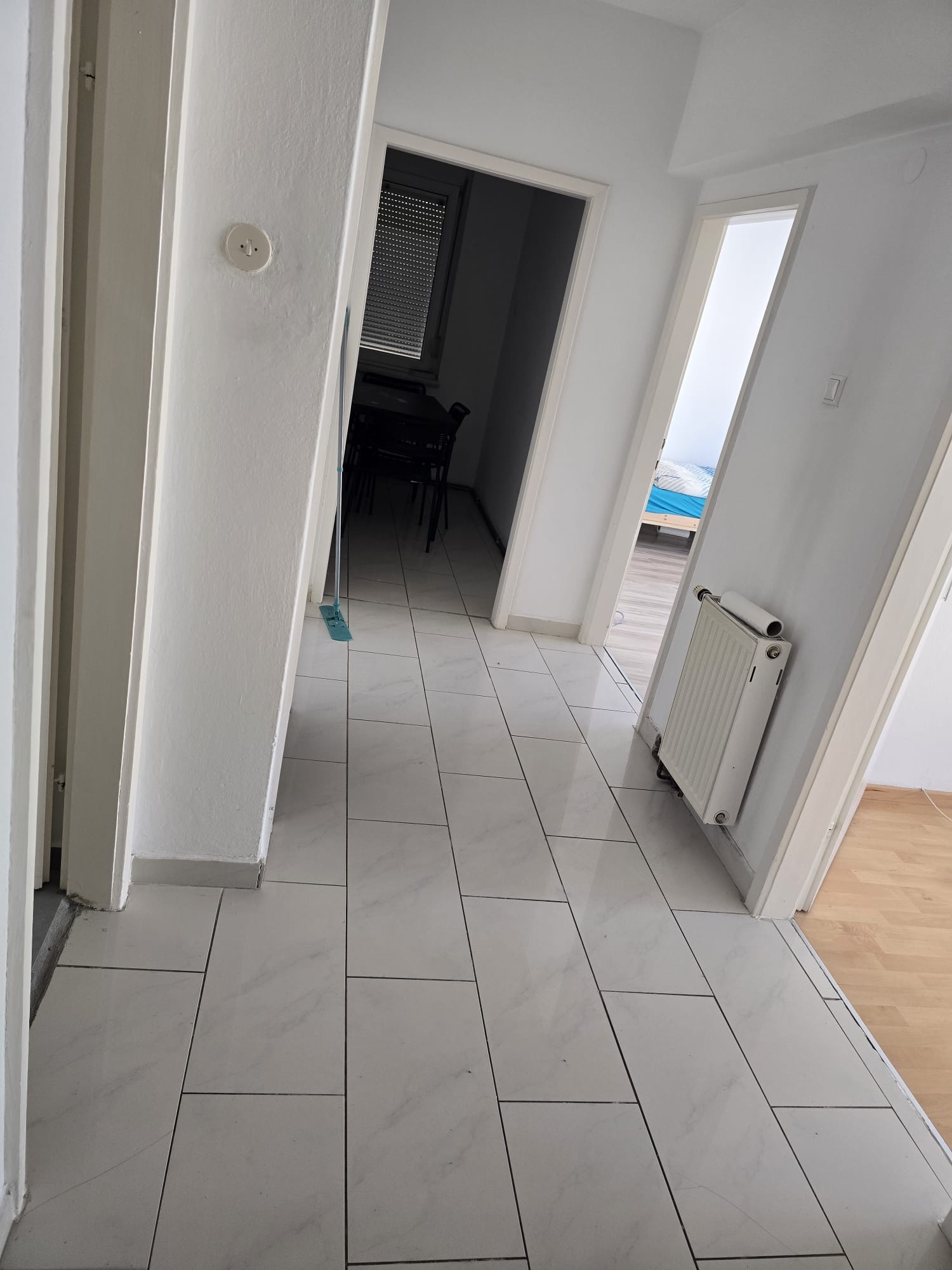 MonteurZimmer: Gang - Monteur-Arbeiter Wohnung in Gewerbe-und Industriegebiet Nähe