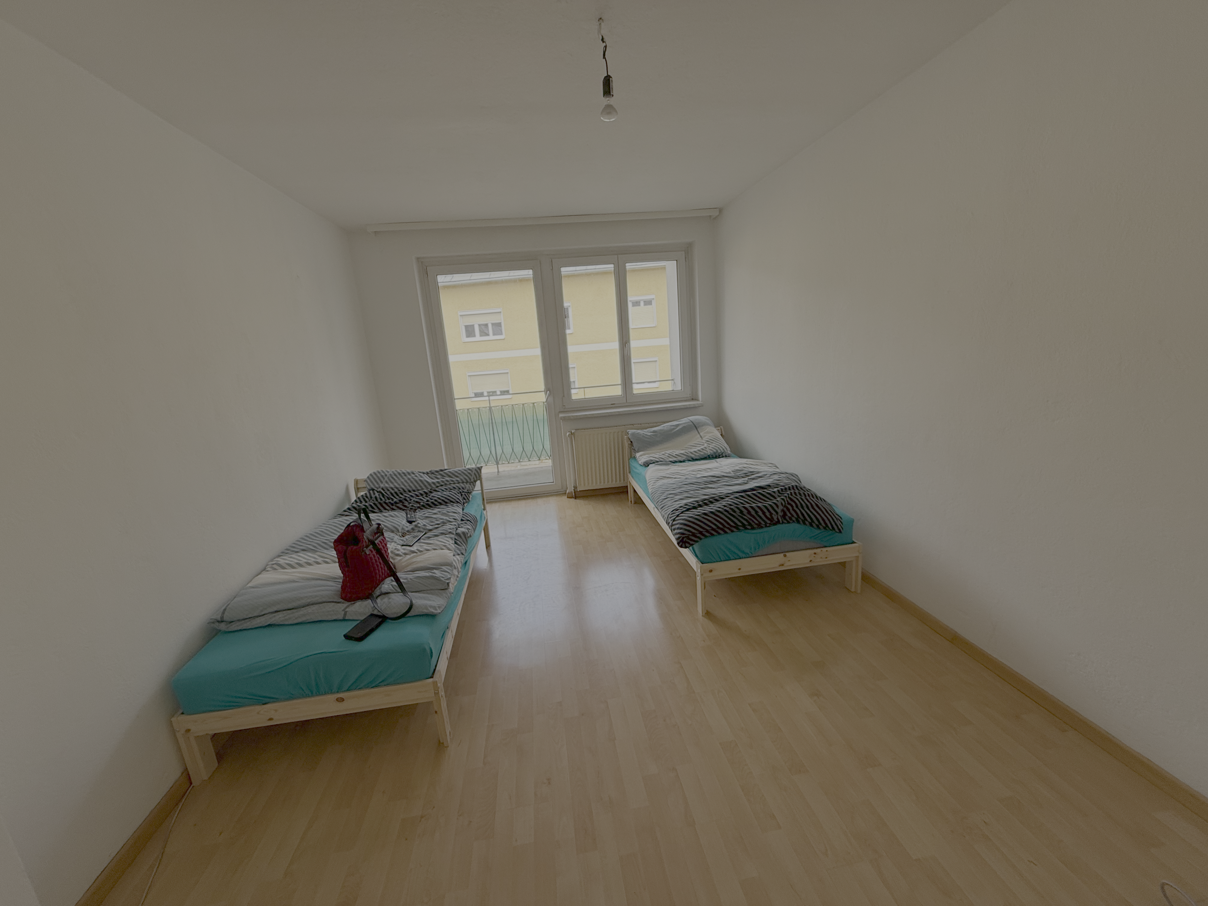 Monteur-Zimmer - Waschmaschine - Zimmer 1 - Monteur-Arbeiter Wohnung in Gewerbe-und Industriegebiet Nähe