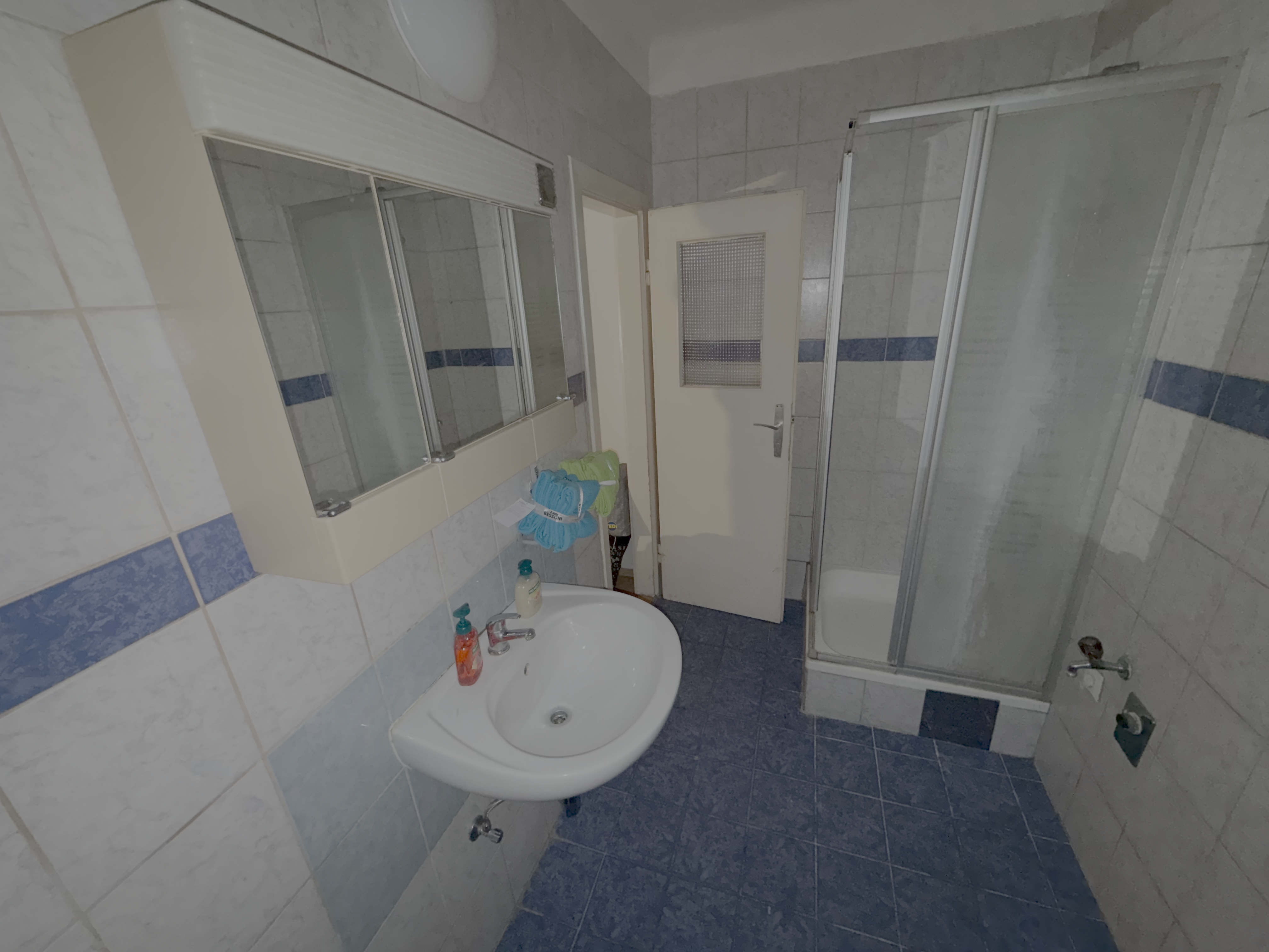 MonteurZimmer: Badezimmer - Monteur-Arbeiter Wohnung in Gewerbe-und Industriegebiet Nähe