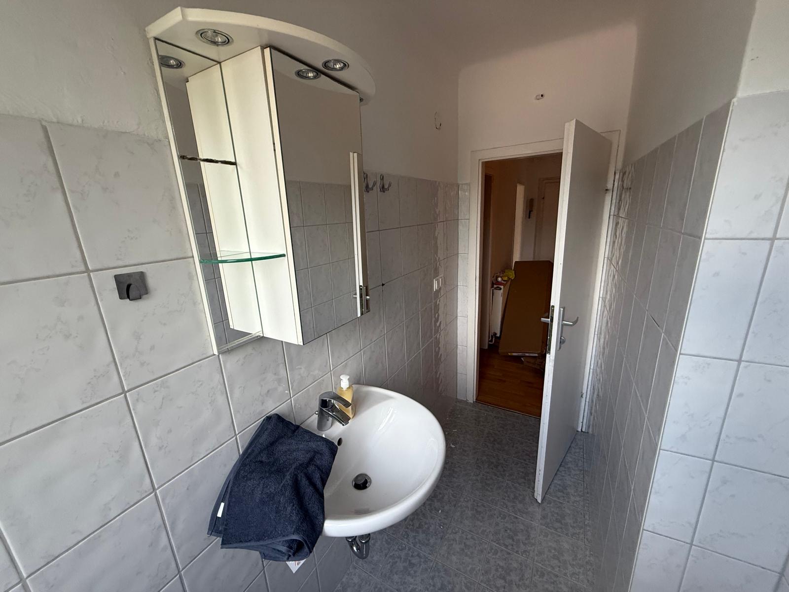 MonteurZimmer: Badezimmer - Monteur-Arbeiter Wohnung in Gewerbe-und Industriegebiet Nähe