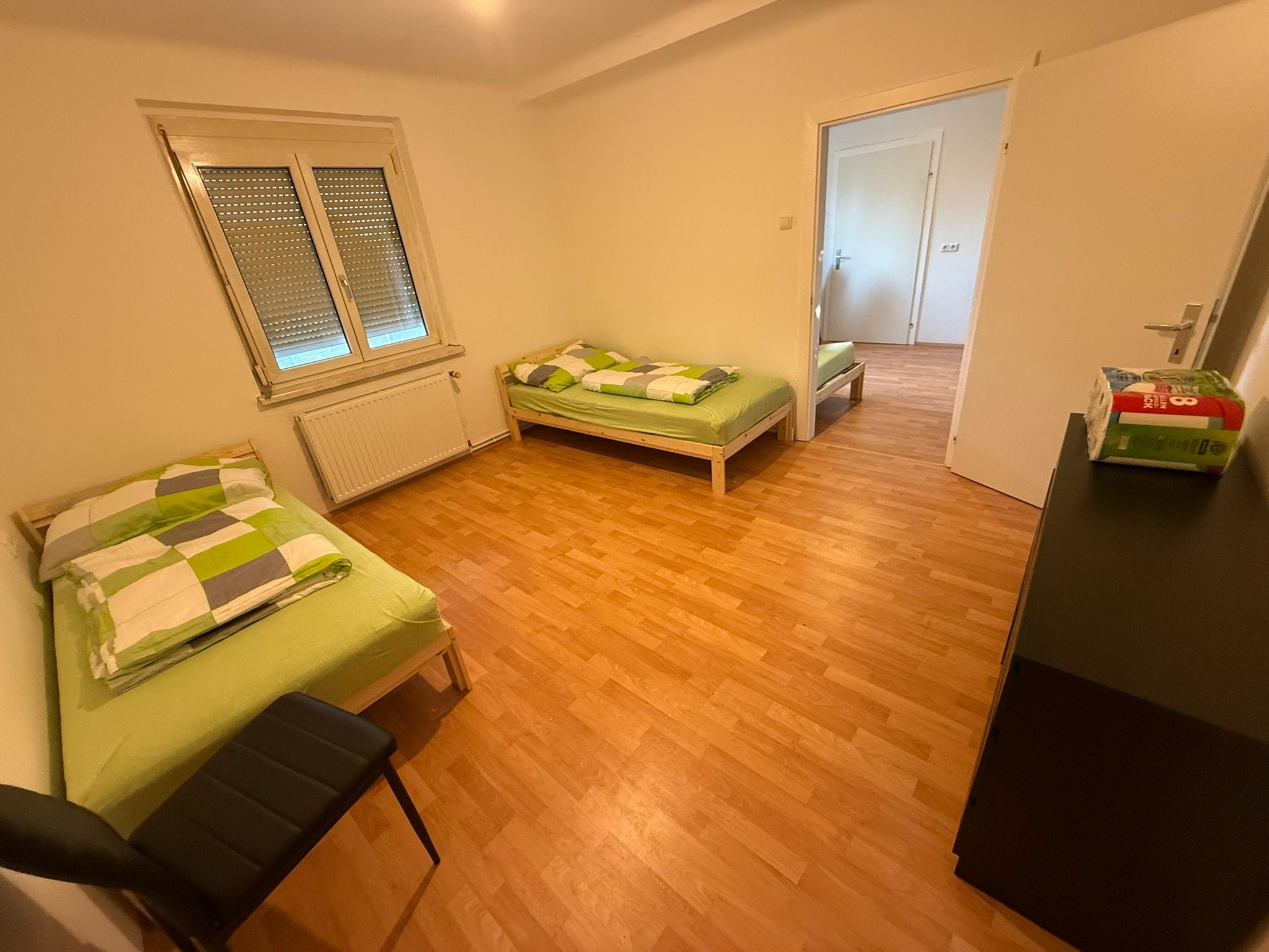 MonteurZimmer: Zimmer - Monteur-Arbeiter Wohnung in Gewerbe-und Industriegebiet Nähe