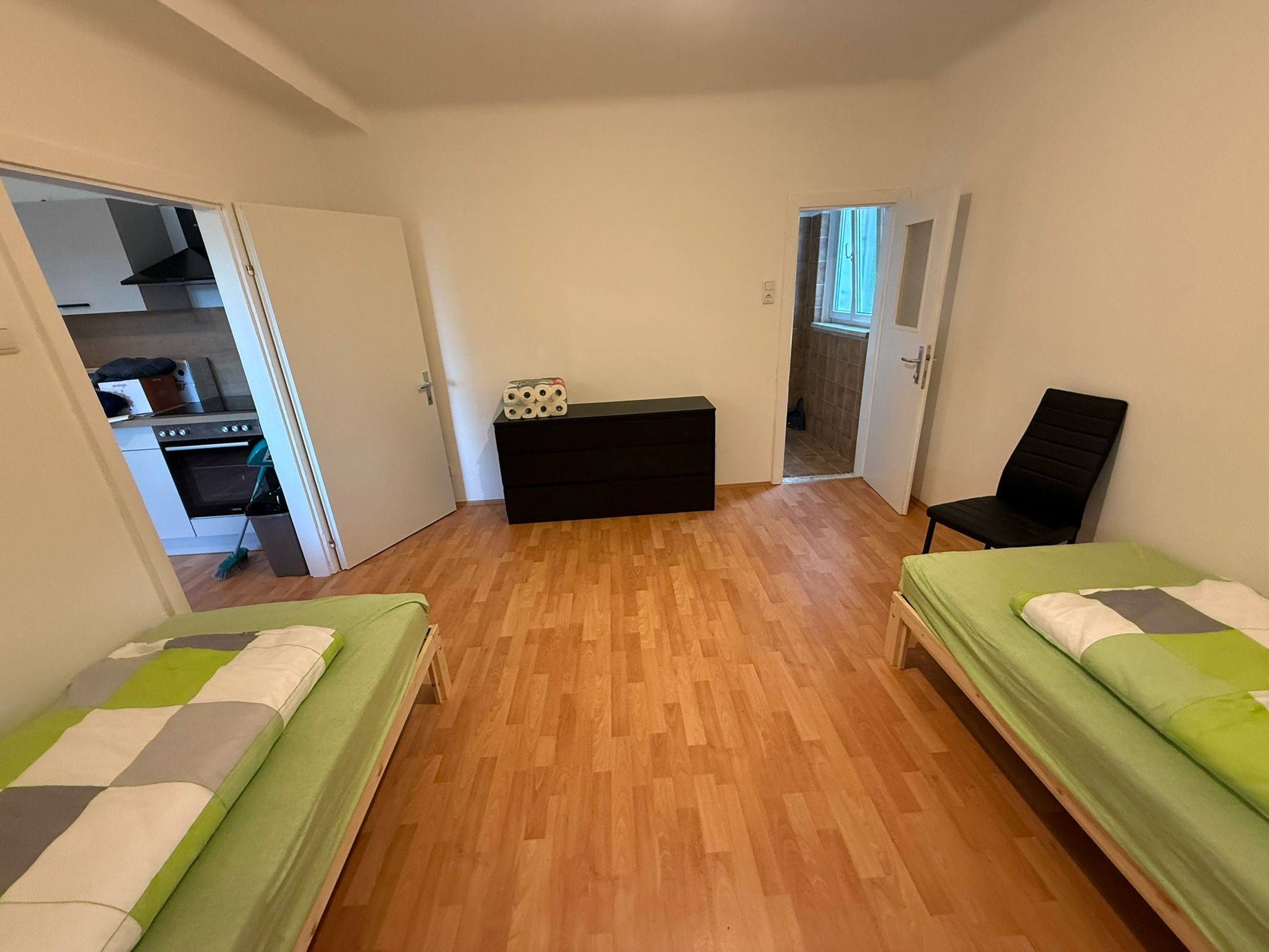 MonteurZimmer: Zimmer - Monteur-Arbeiter Wohnung in Gewerbe-und Industriegebiet Nähe