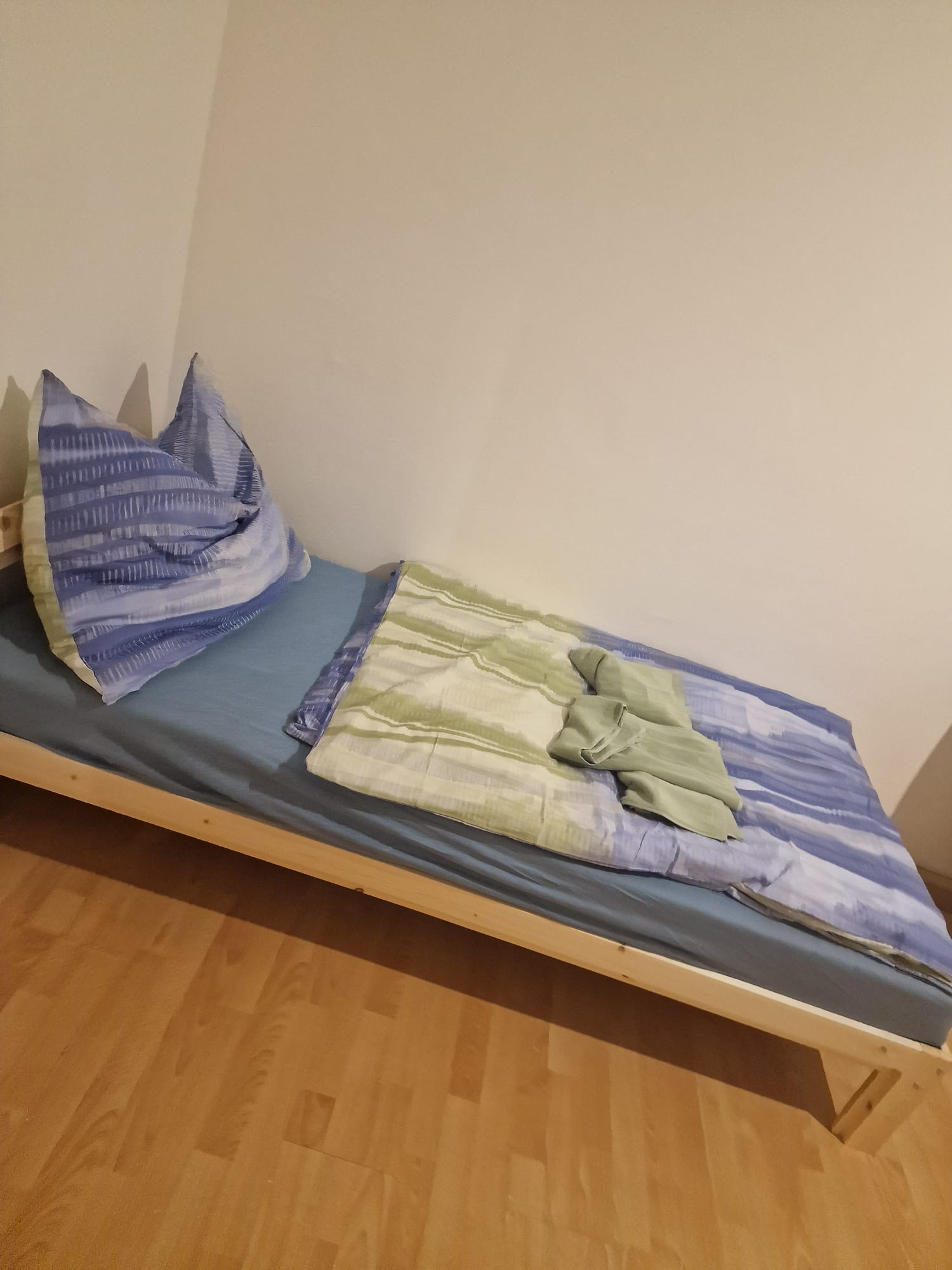 MonteurZimmer: Zimmer - Monteur-Arbeiter Wohnung in Gewerbe-und Industriegebiet Nähe