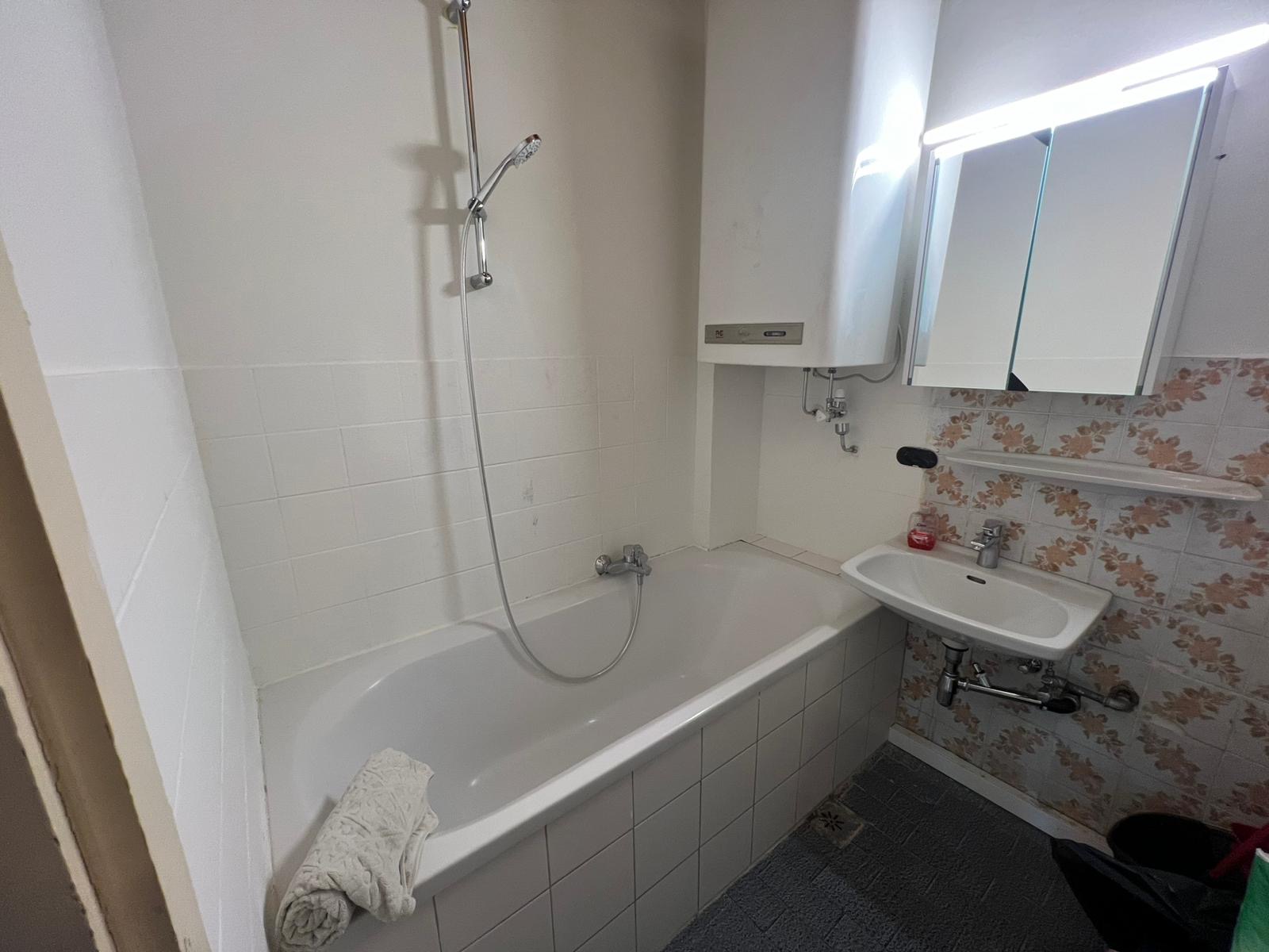 MonteurZimmer: Badezimmer - Monteur-Arbeiter Wohnung in Gewerbe-und Industriegebiet Nähe