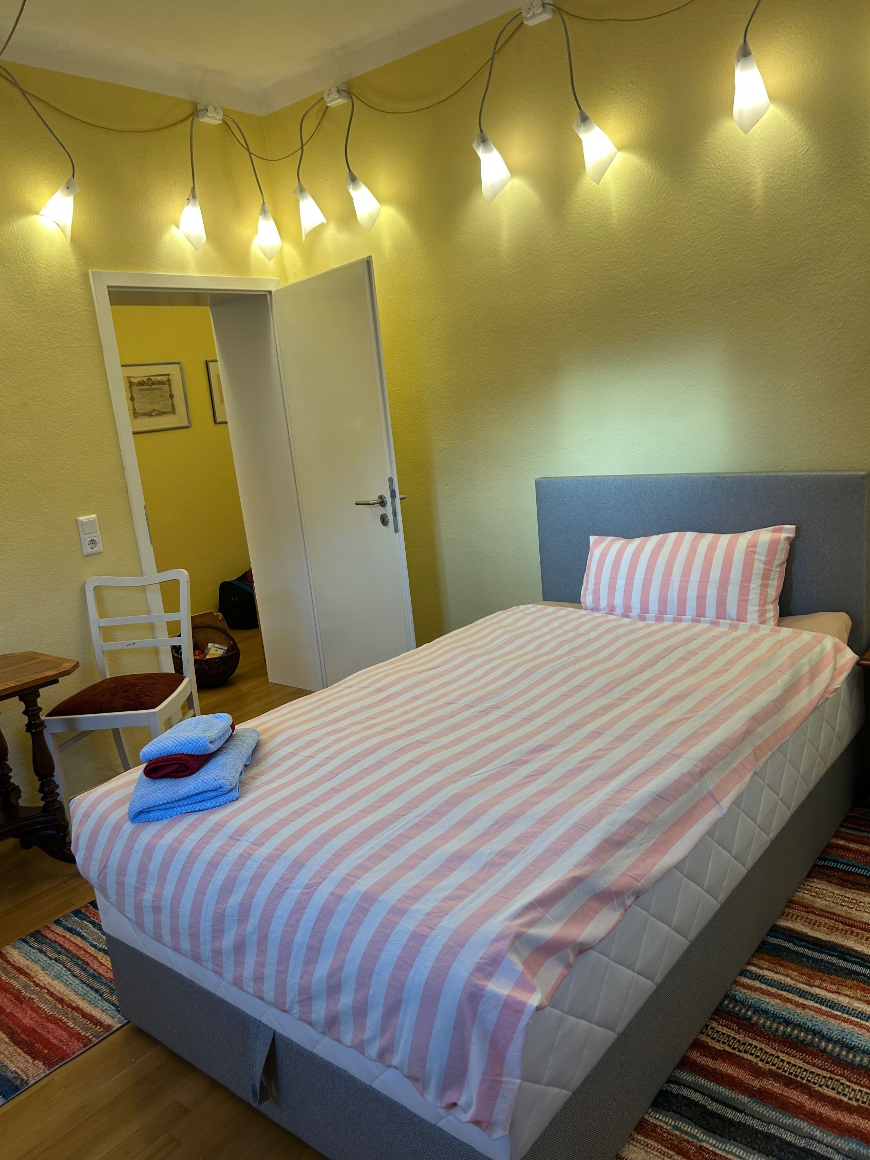 Monteur-Zimmer - Dresden - 5 Zimmer Wohnung mit 6 Betten, 2 Bäder-Dresden-Pieschen