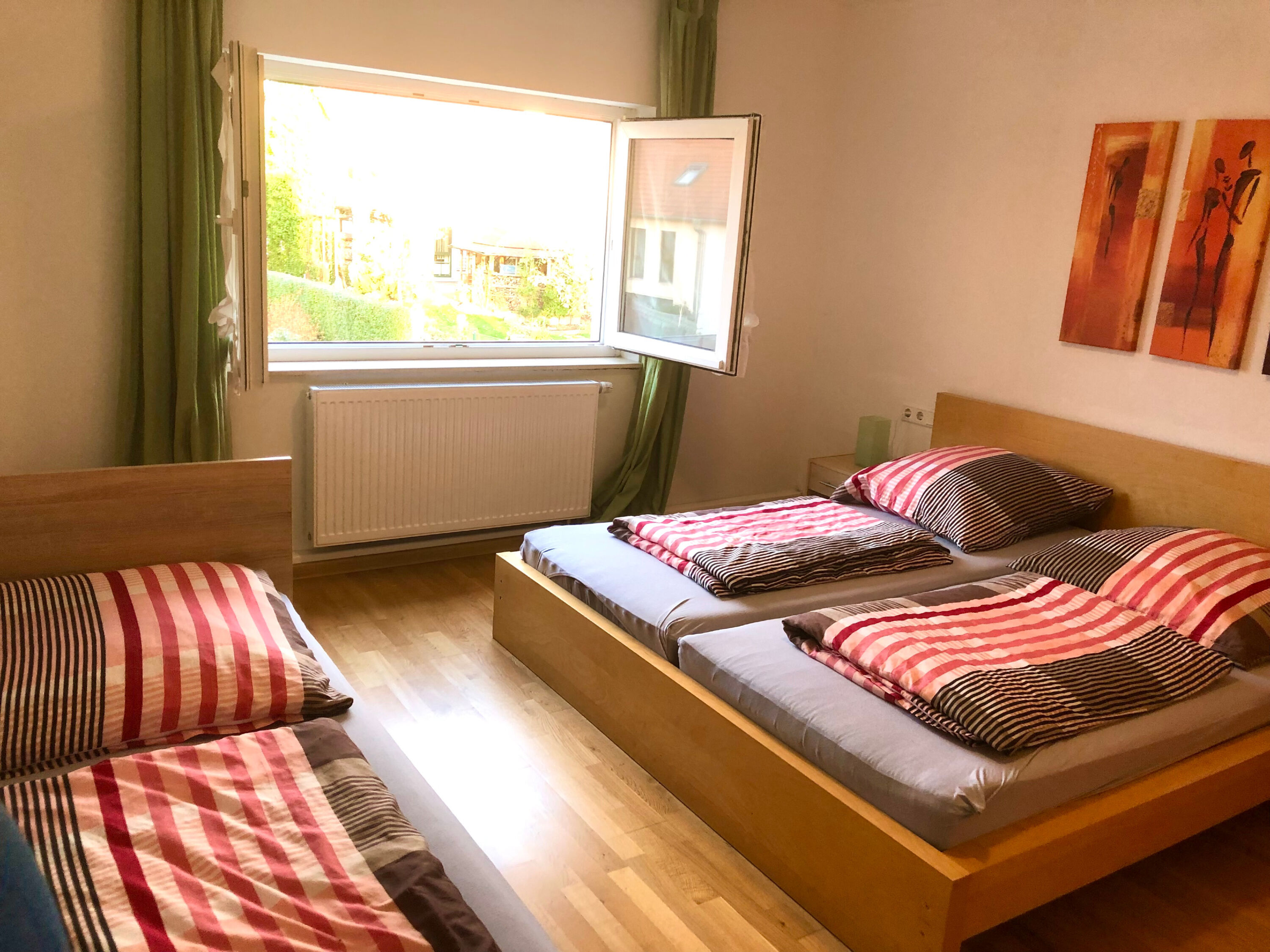 MonteurZimmer: Haus im Grünen