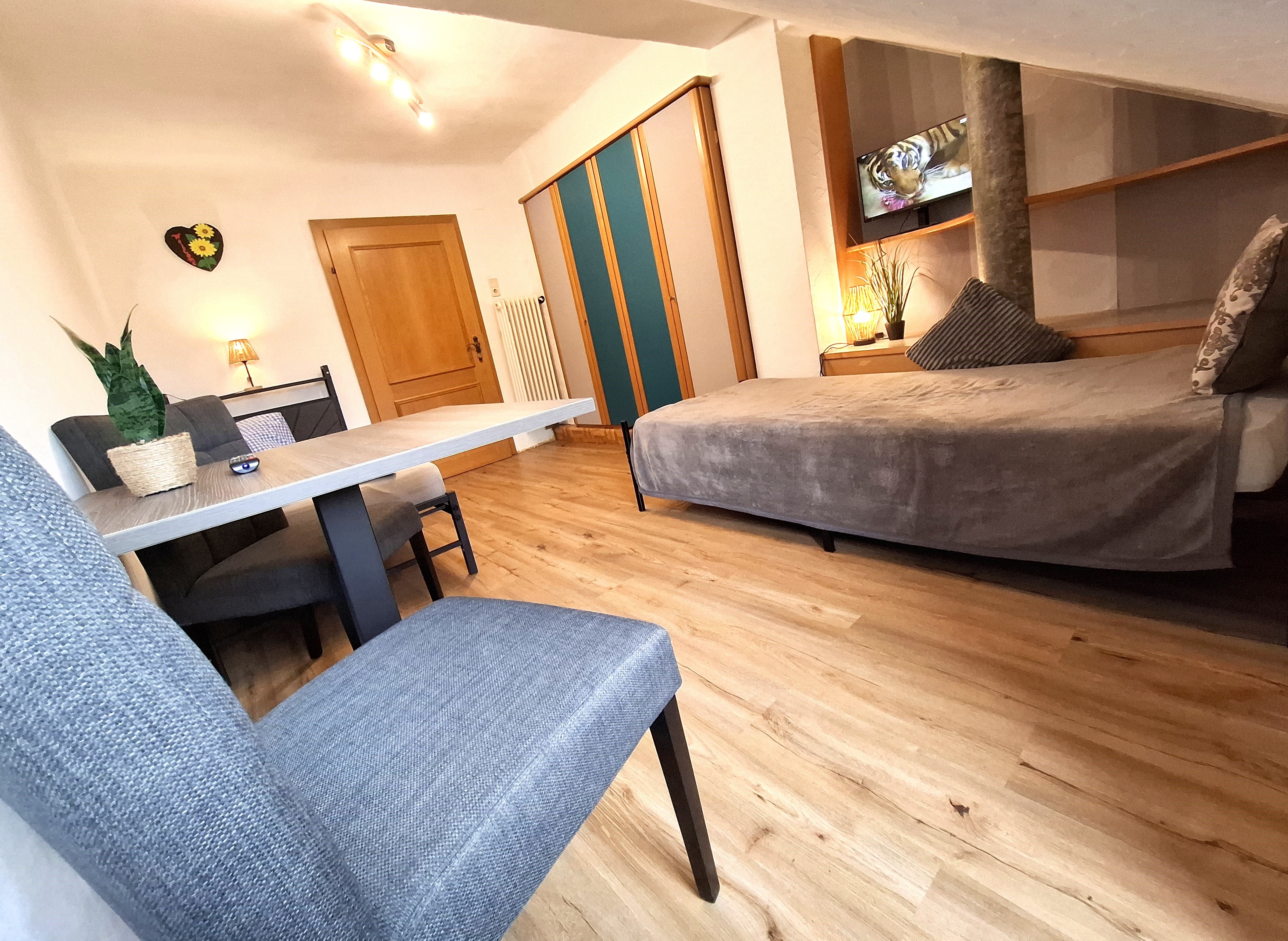 Monteur-Zimmer - Fernseher - Leoben (Leoben) - Zweibettzimmer -  Raben *** Apartment Leoben - Donawitz-Monteurunterkunft - Langzeitaufenthalte 