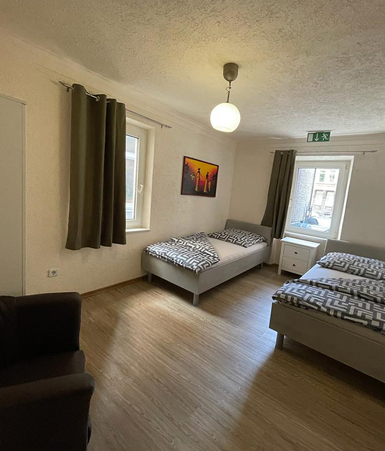 MonteurZimmer: Zimmer im Erdgeschoß - Blaues Haus Stuttgart