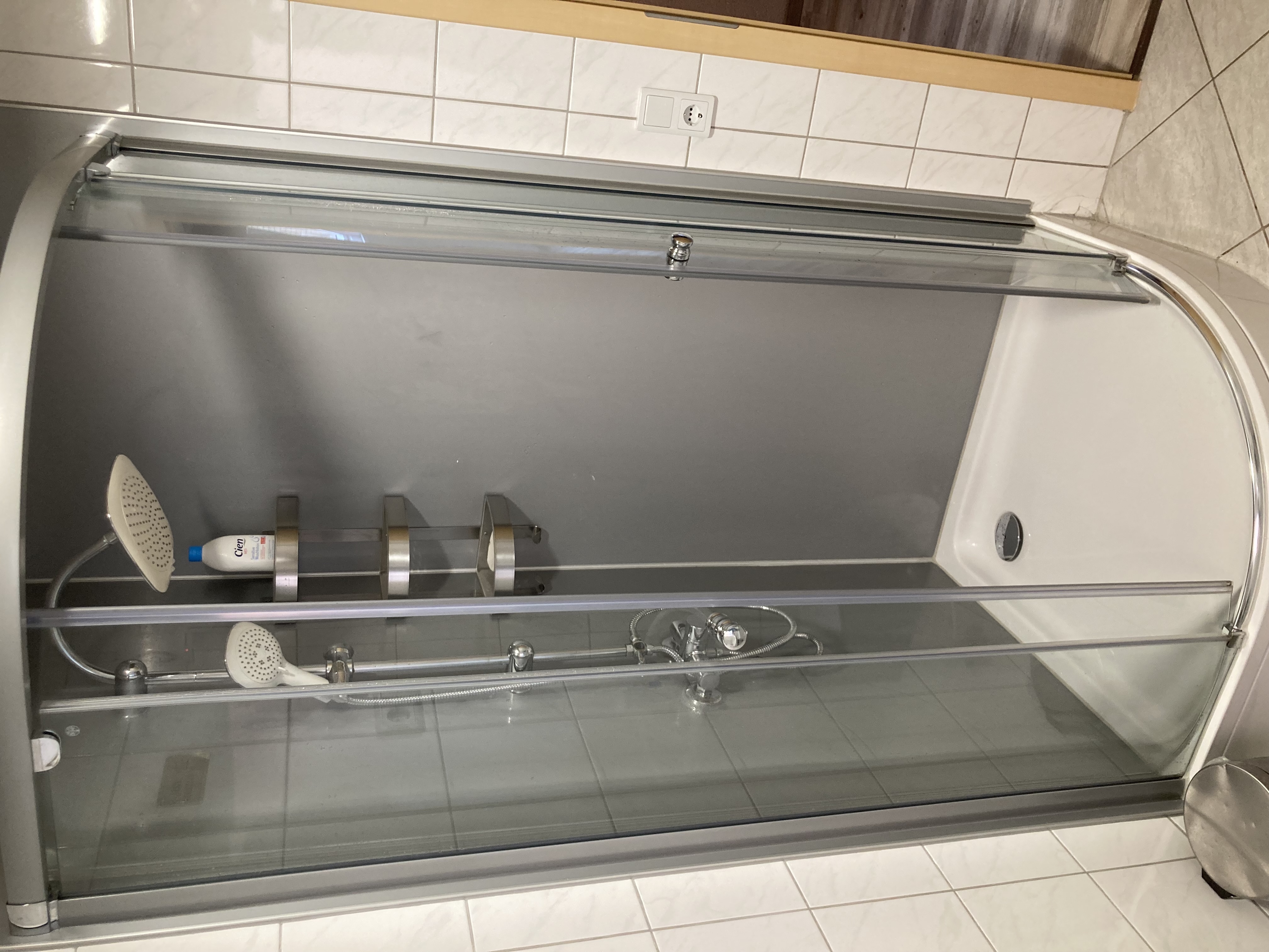 MonteurZimmer: Dusche Appartement 8 - Blaues Haus Stuttgart