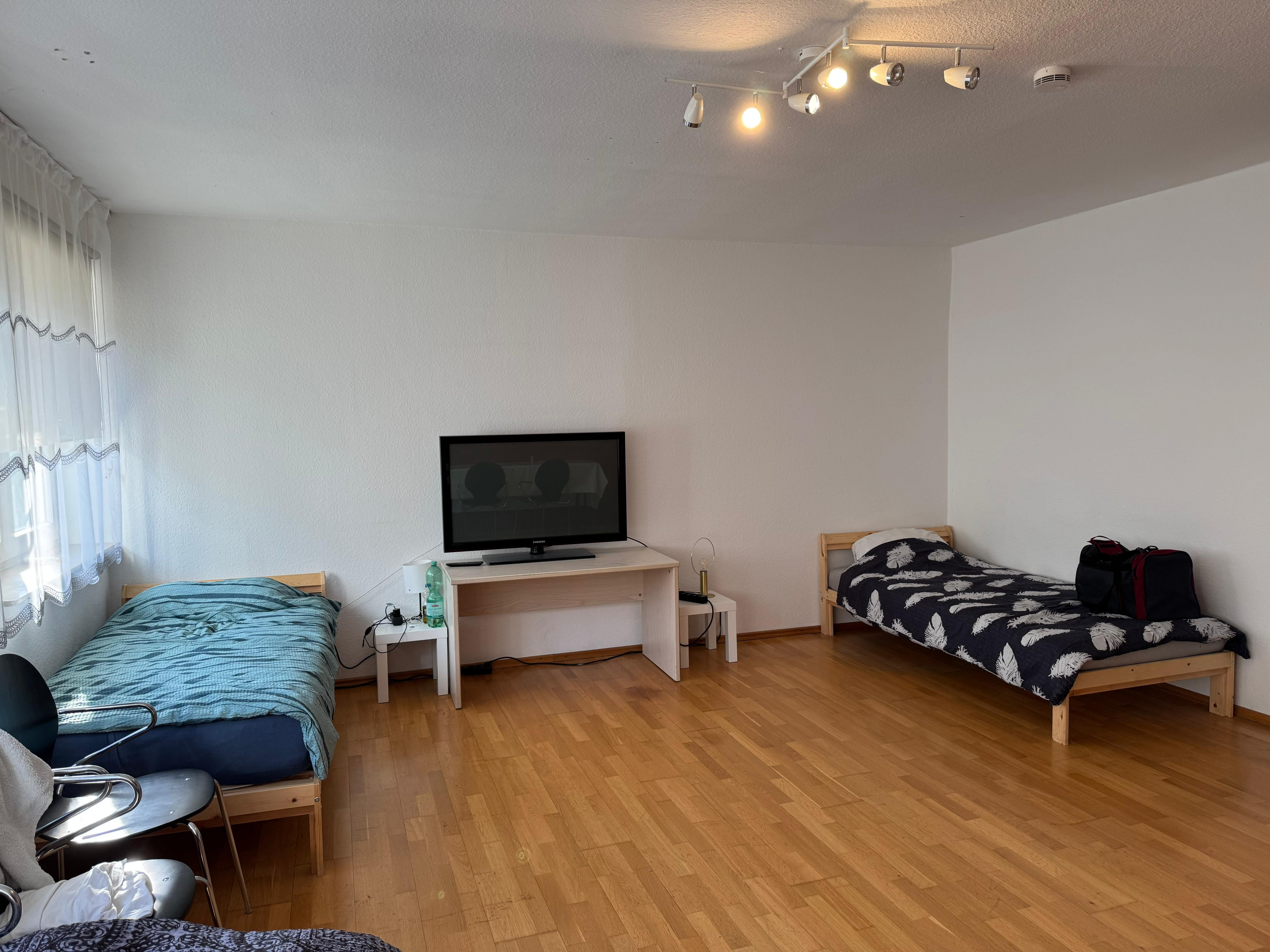 Monteur-Zimmer - Stuttgart - Helle Monteurswohnungen in Stuttgart - Bad Canstatt - TV / WIFI