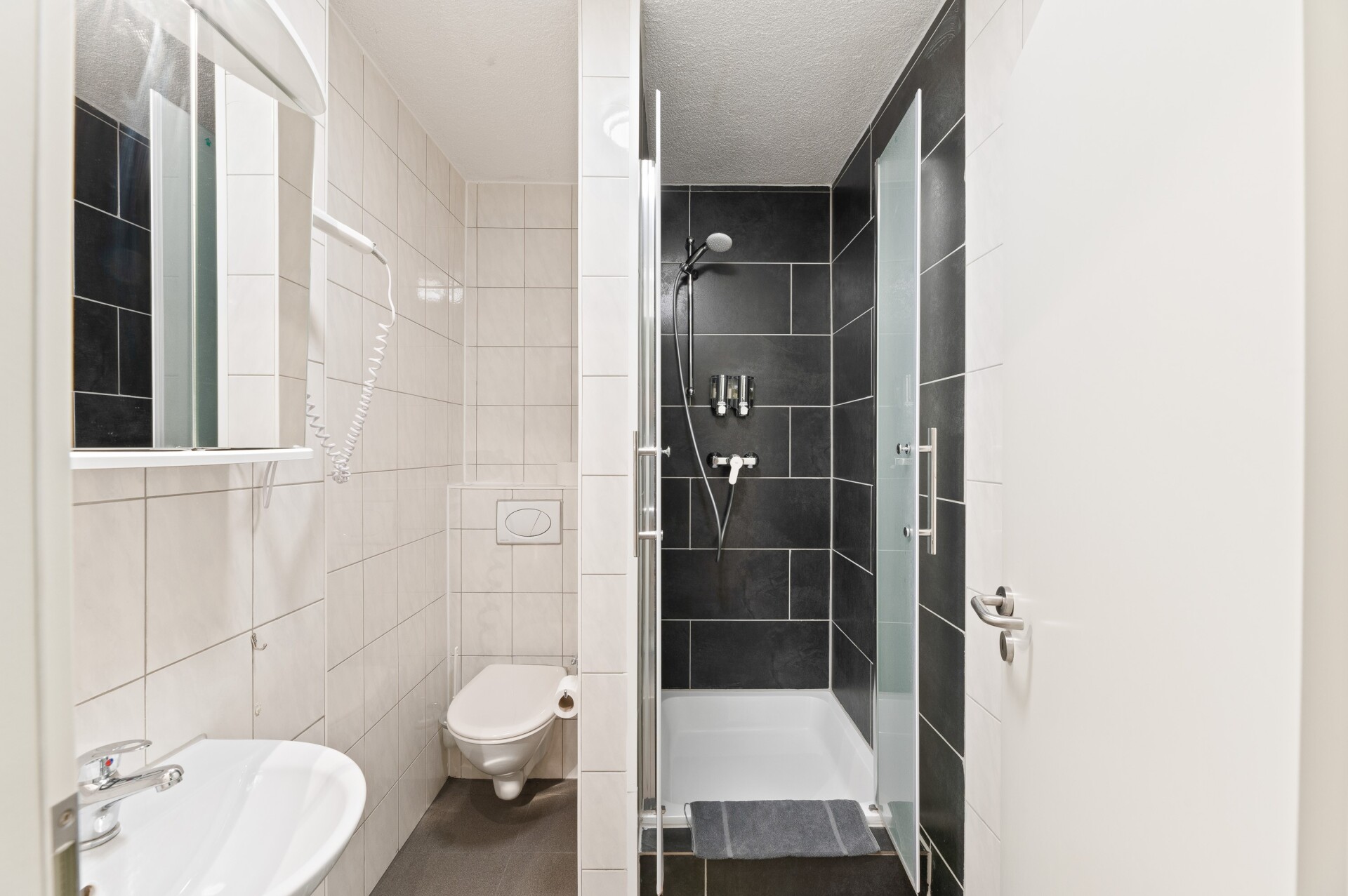 Monteur-Zimmer - Stuttgart - Monteurzimmer mit Bad, WC, Küche, Internet