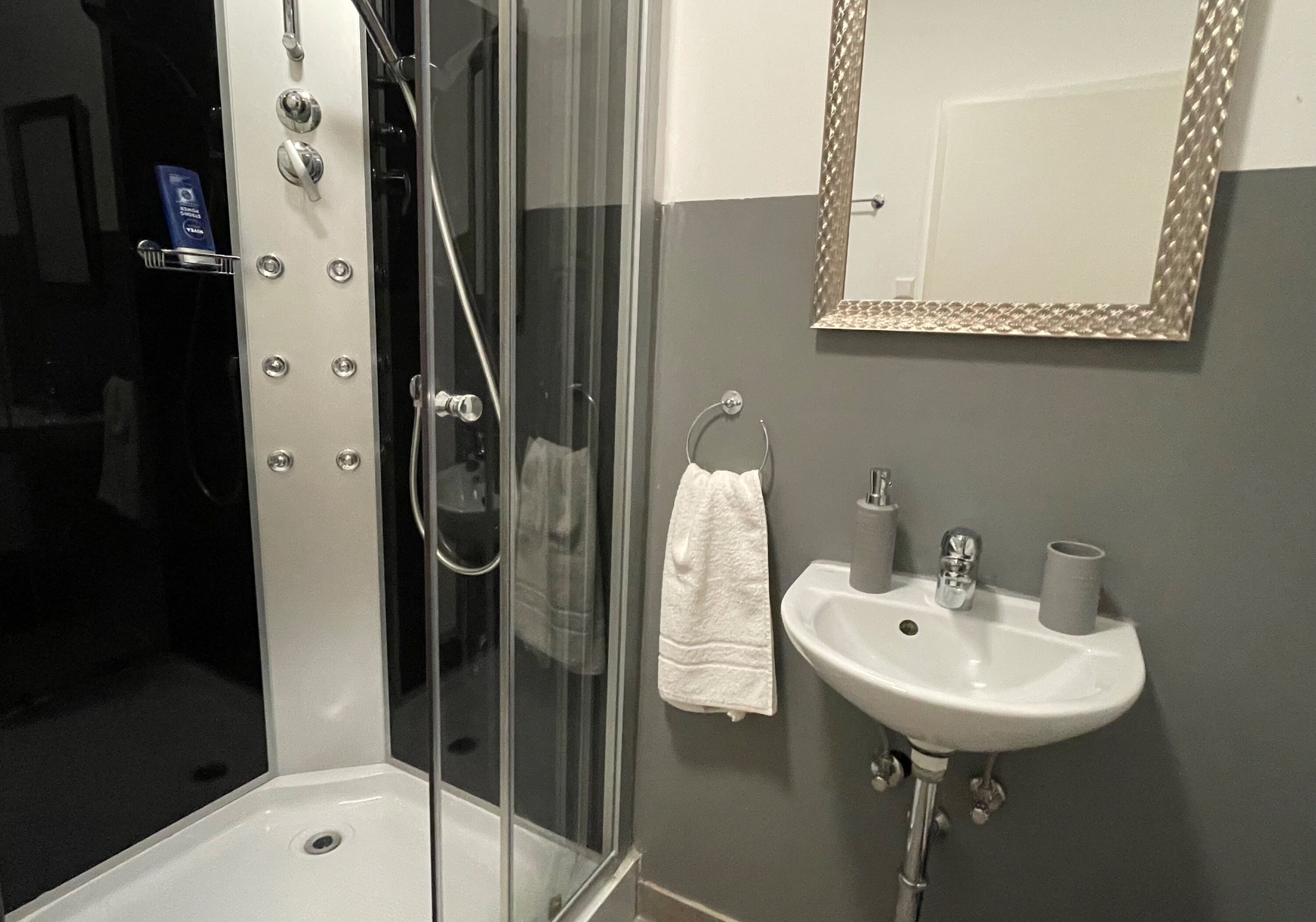 Monteur-Zimmer - Stuttgart - Suite4Monteure (2 Wohnungen, auch einzeln buchbar)