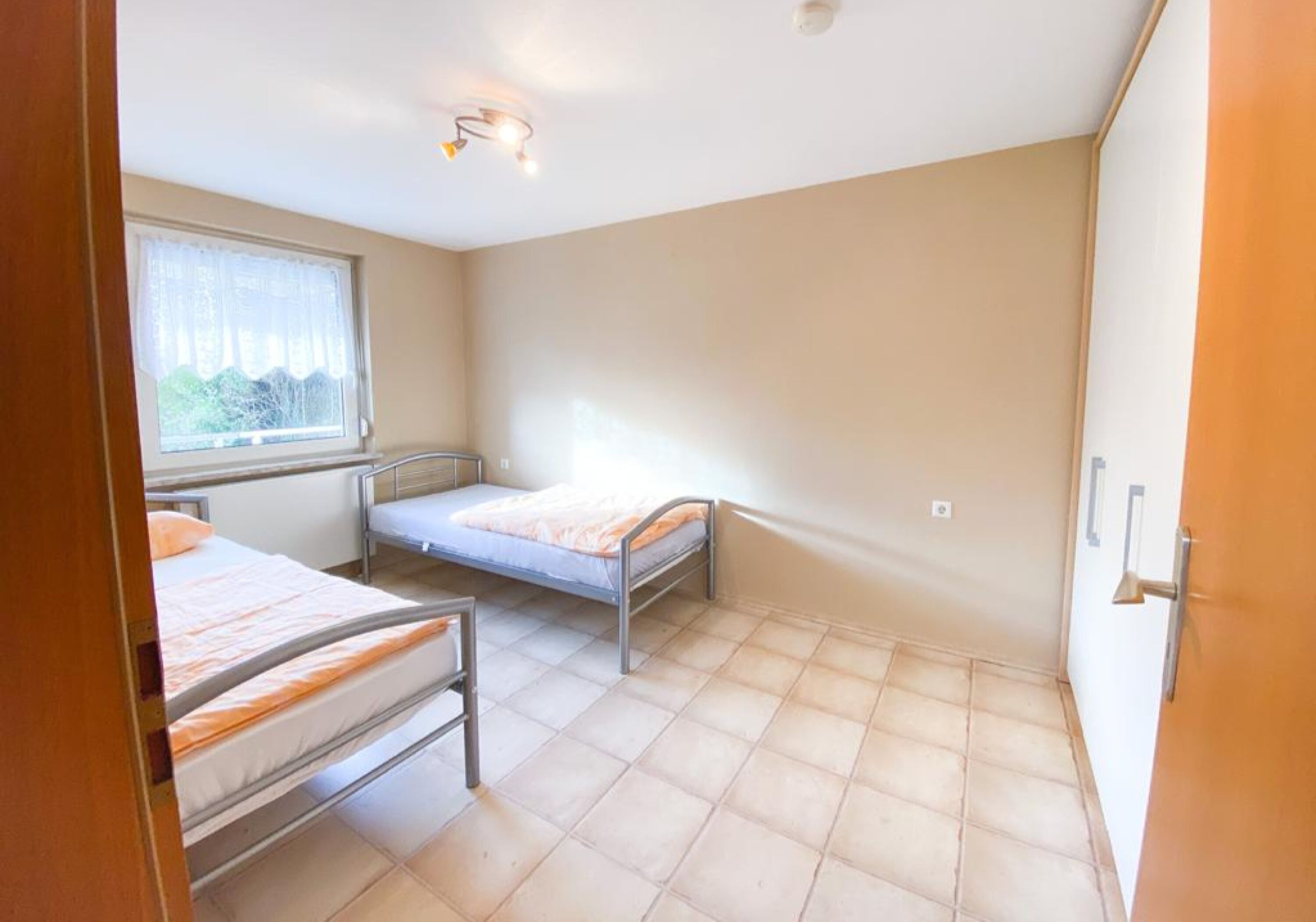 Monteur-Zimmer - Stuttgart - Haus SARI - Top - Monteurzimmer - Stuttgart (Zuffenhausen)